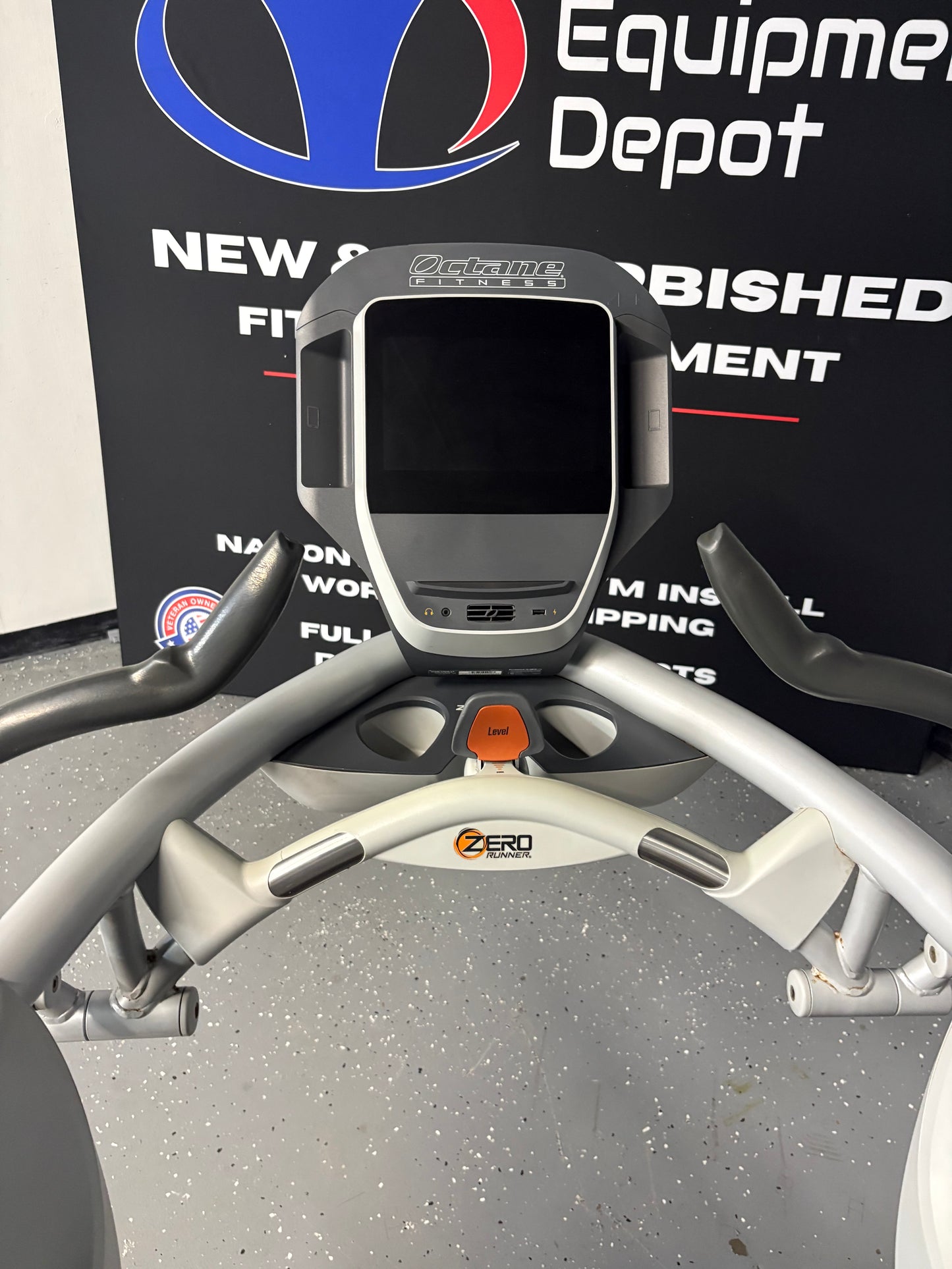 Octane Fitness ZR8000 Zero Runner w/Smart Screen *Refurbished*