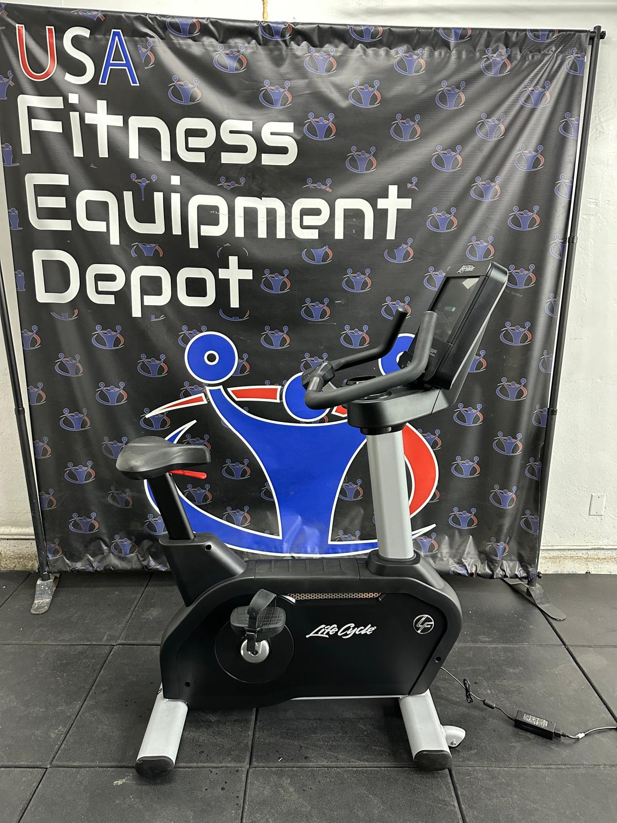 Life Fitness 95C Discover SE3 Upright Bike *REFURBISHED*