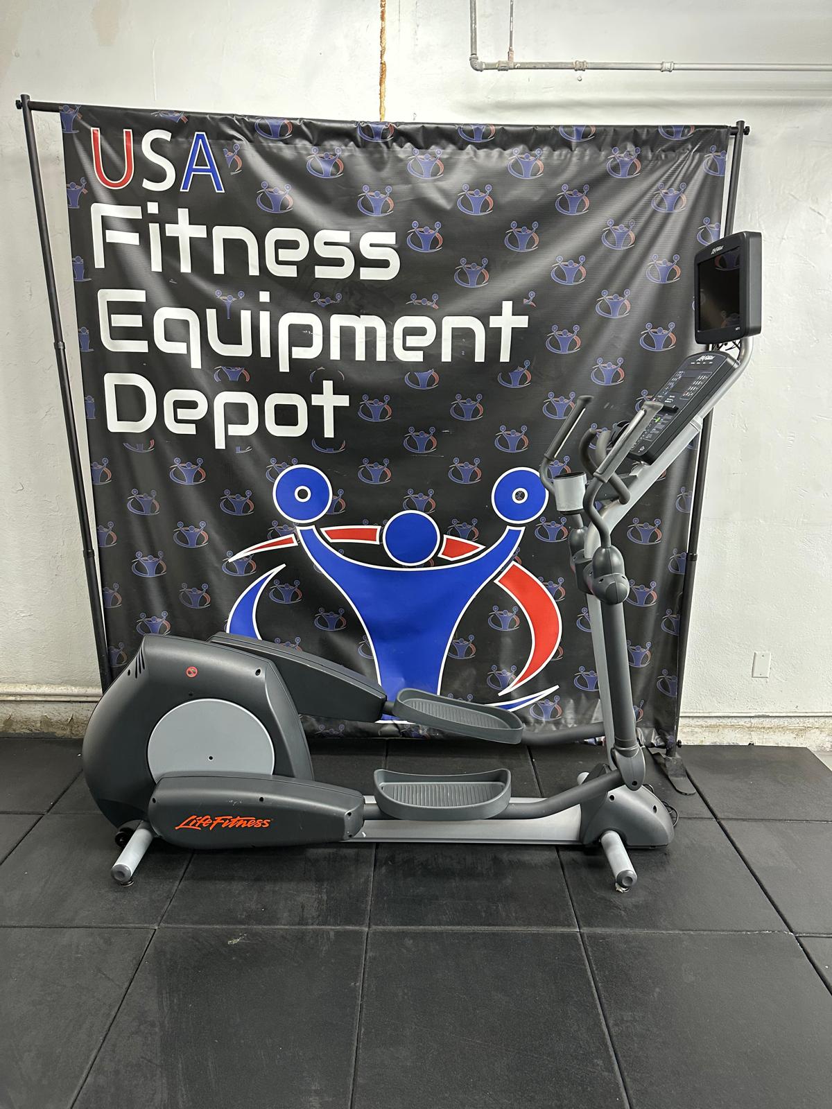 Life Fitness CLSX Integrity Cross-Trainer Elliptical *REFURBISHED*