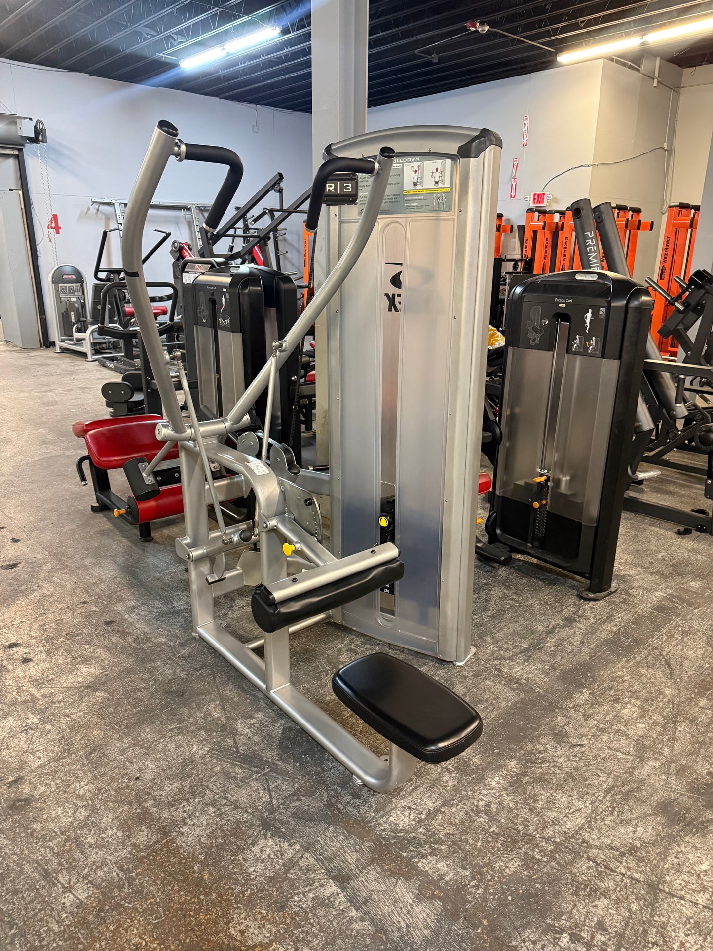 Cybex VR3 Lat Pulldown