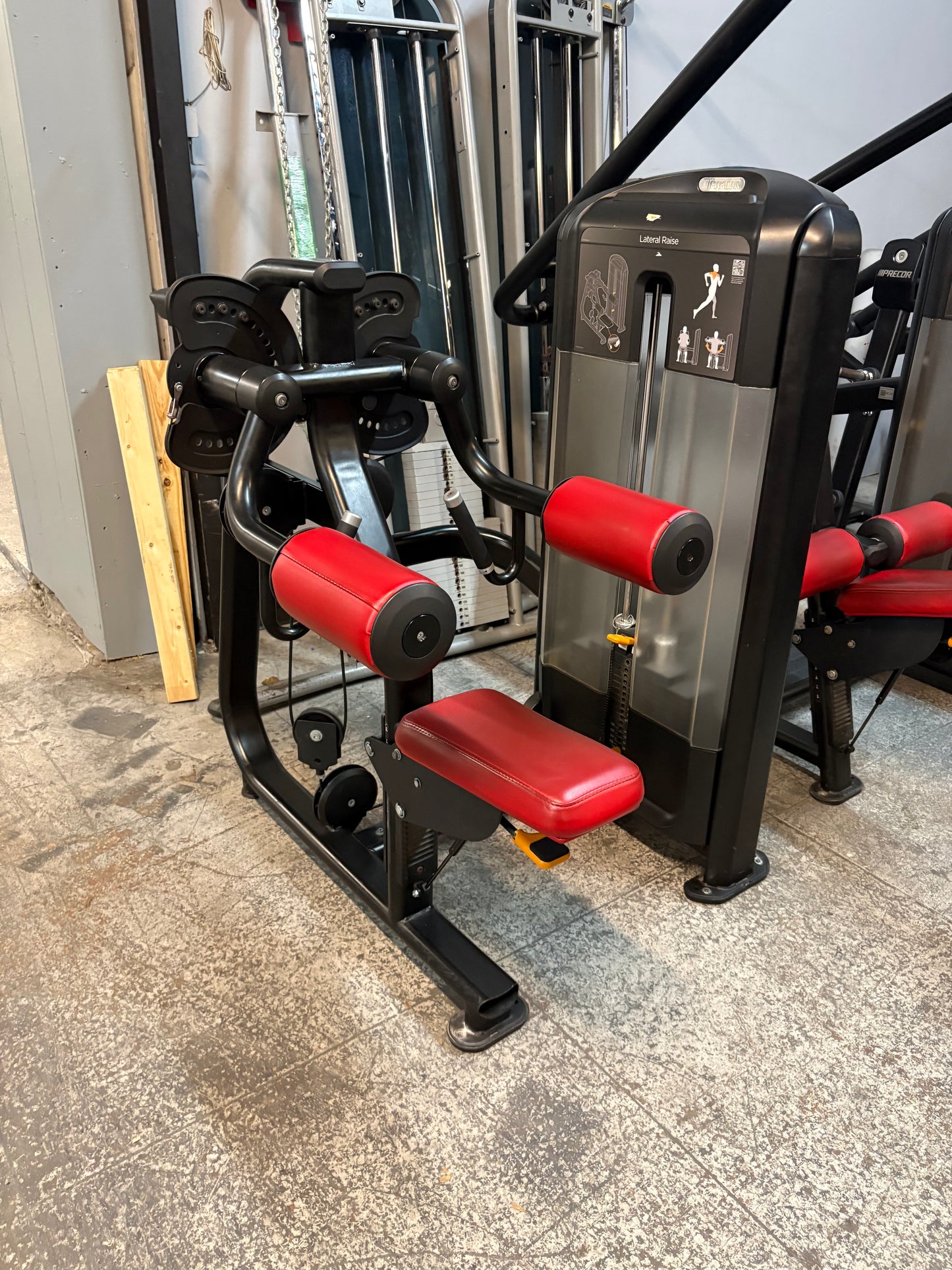 Precor Discovery Seated Lateral Raise