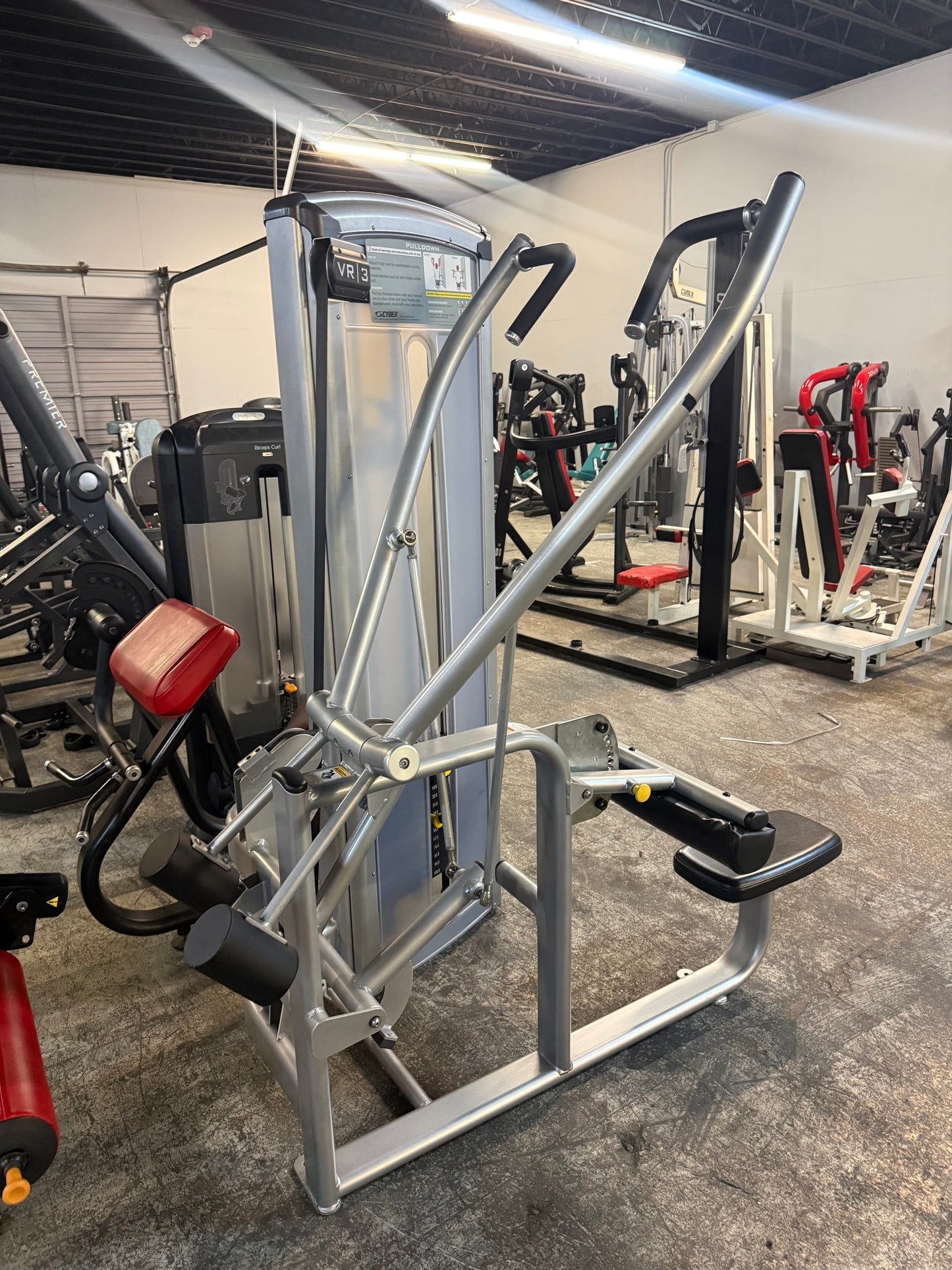 Cybex VR3 Lat Pulldown