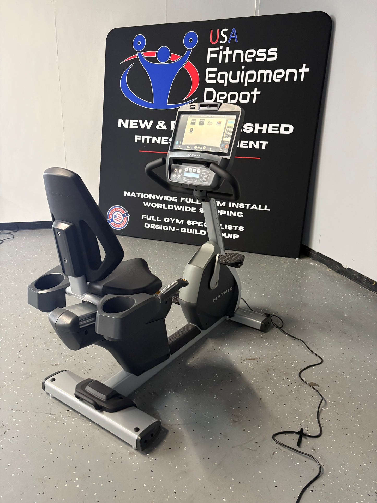 Matrix Fitness R5x Recumbent Bike w/Touchscreen *Refurbished*