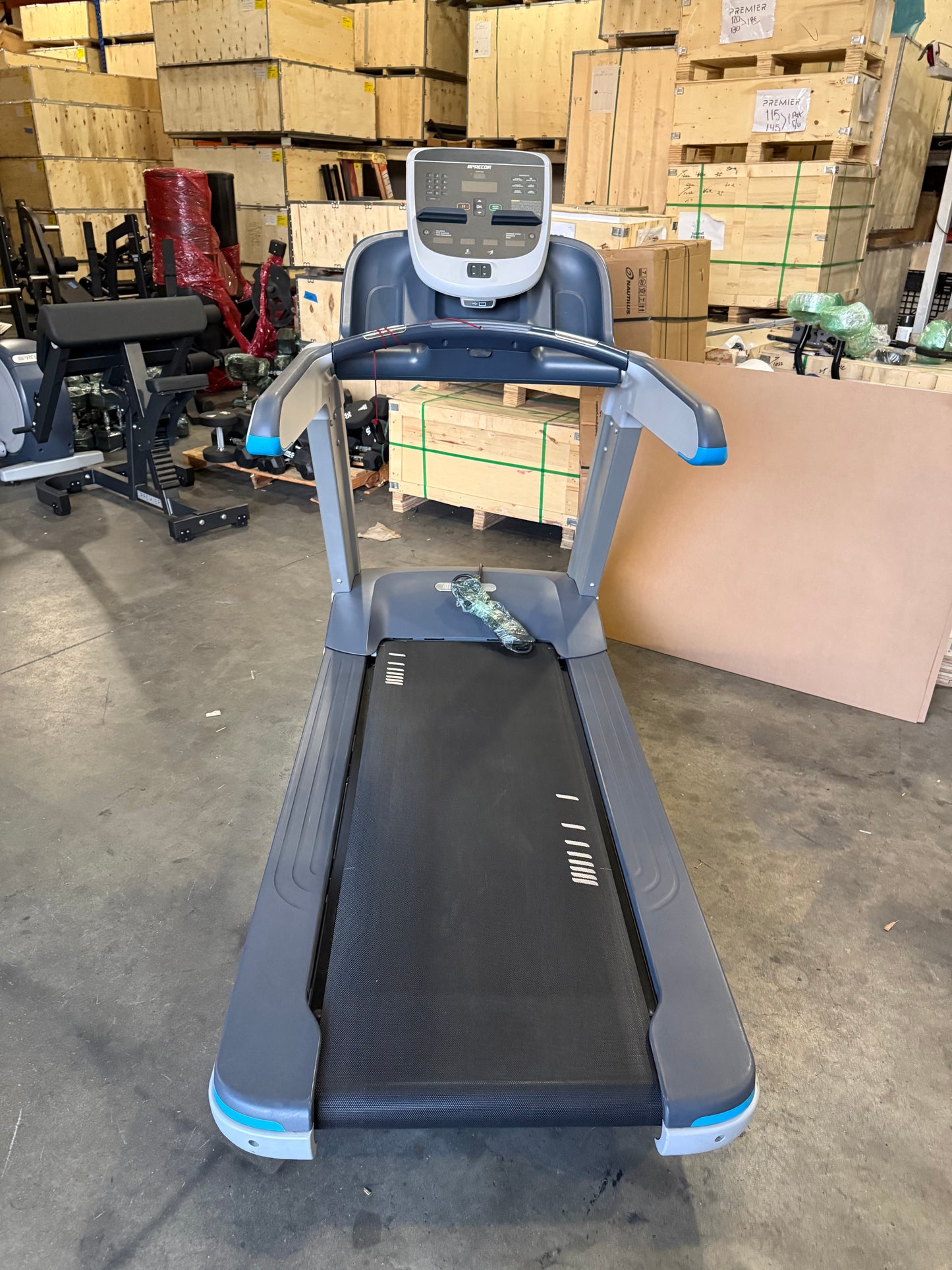 Precor TRM 811 Treadmill w/P10 Console *Refurbished*