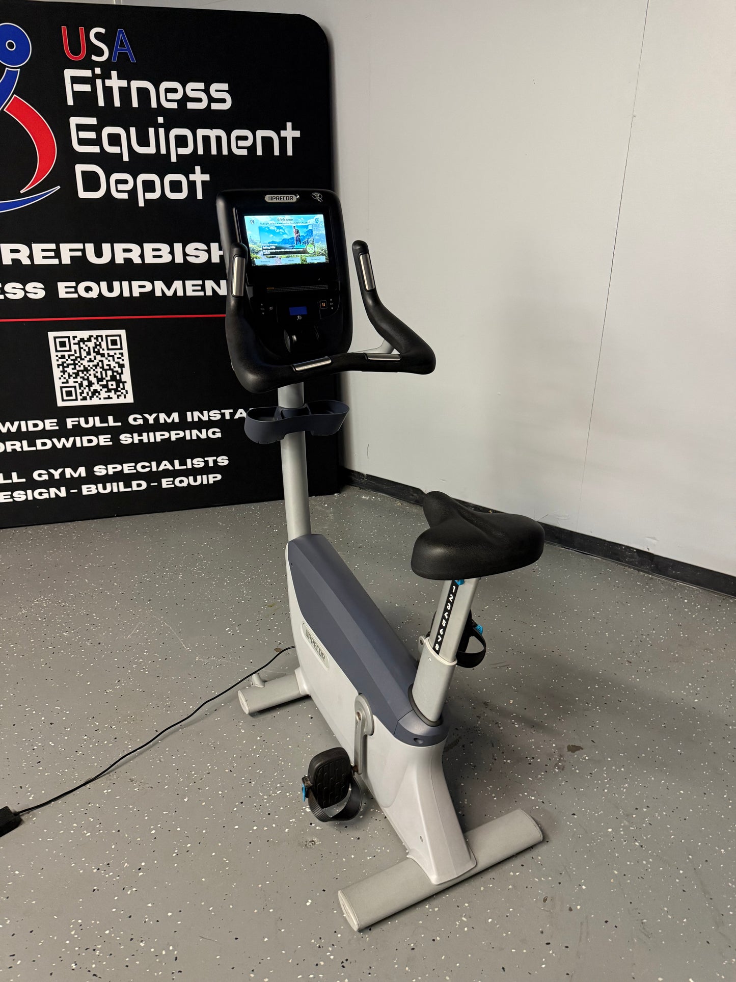 Precor UBK 885 Upright Bike w/P62 Console *Refurbished*