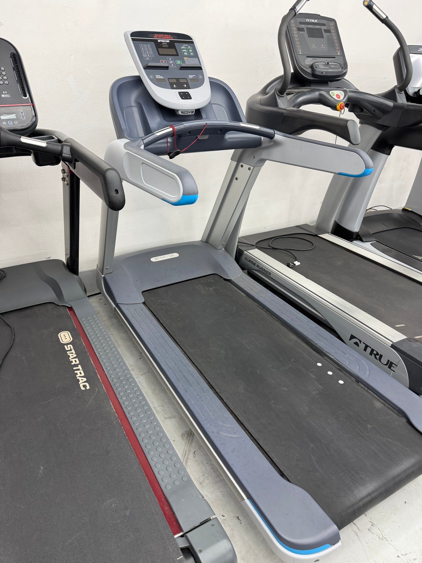 Precor TRM 811 Treadmill w/P10 Console *Refurbished*