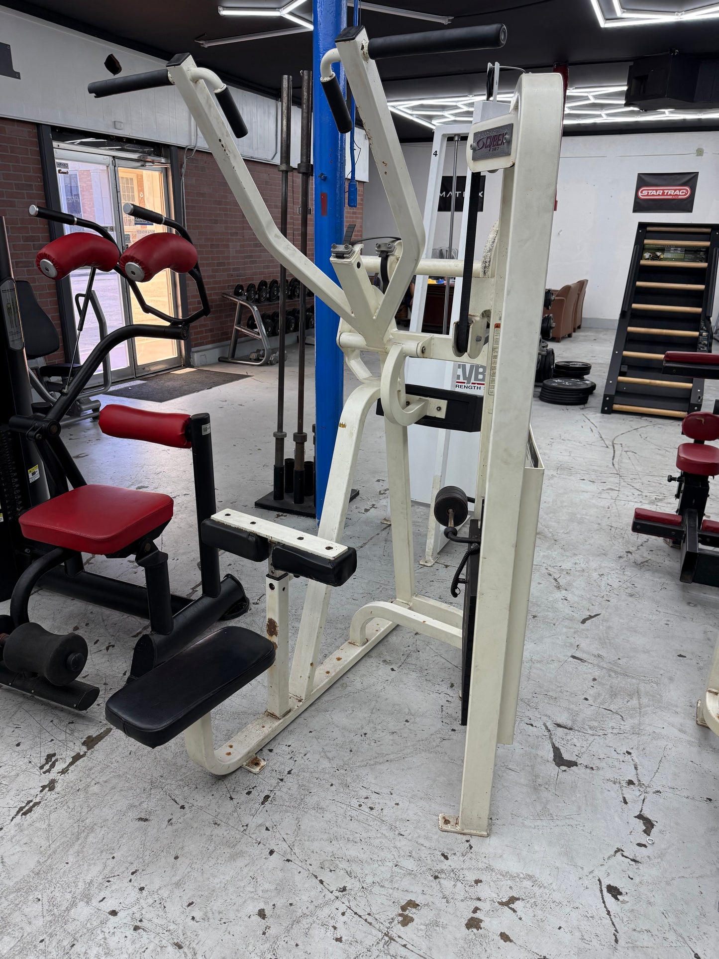 Cybex VR2 Lat Pulldown