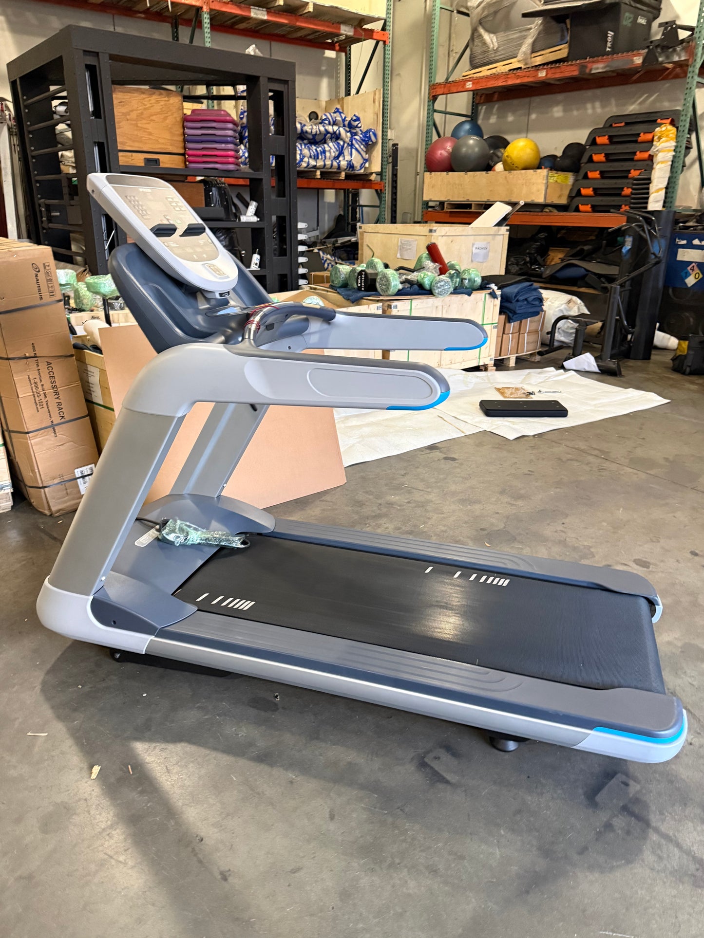 Precor TRM 811 Treadmill w/P10 Console *Refurbished*