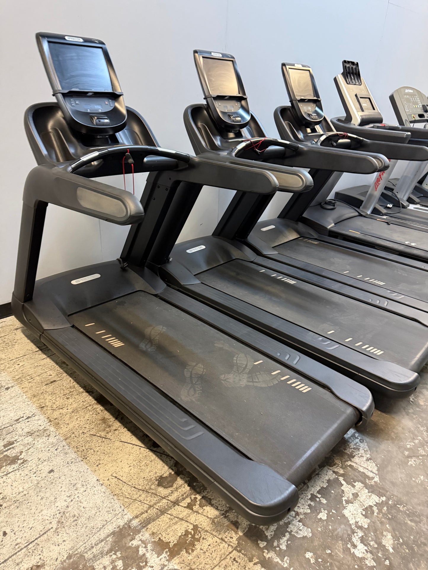 Precor TRM 885 Treadmill P82 console *Refurbished*