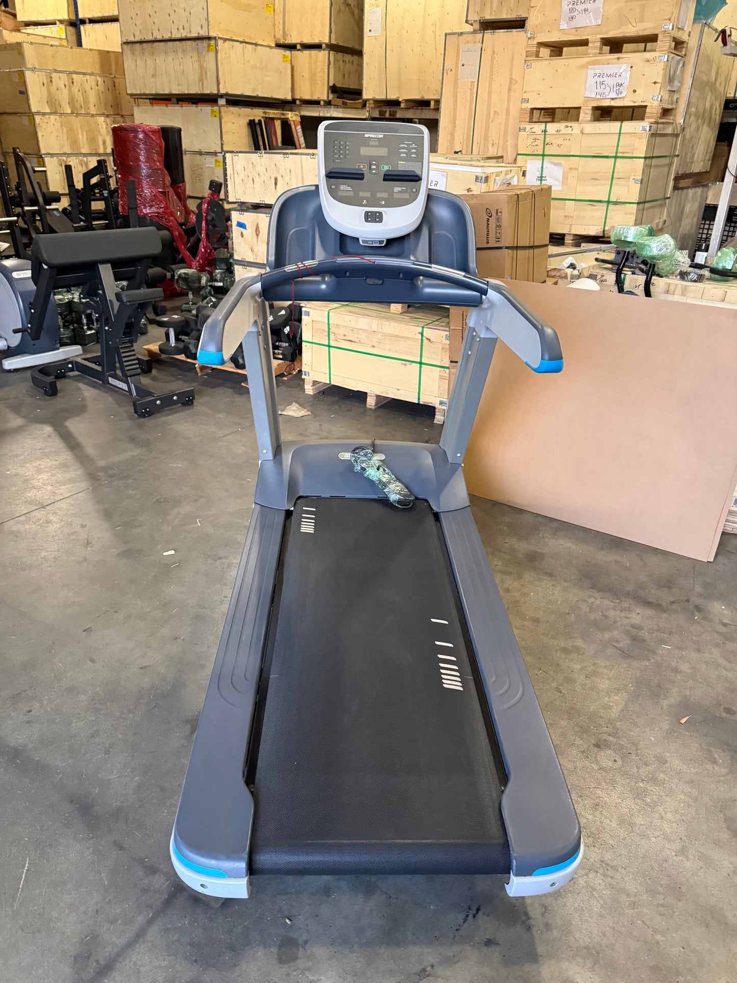 Precor TRM 811 Treadmill w/P10 Console *Refurbished*