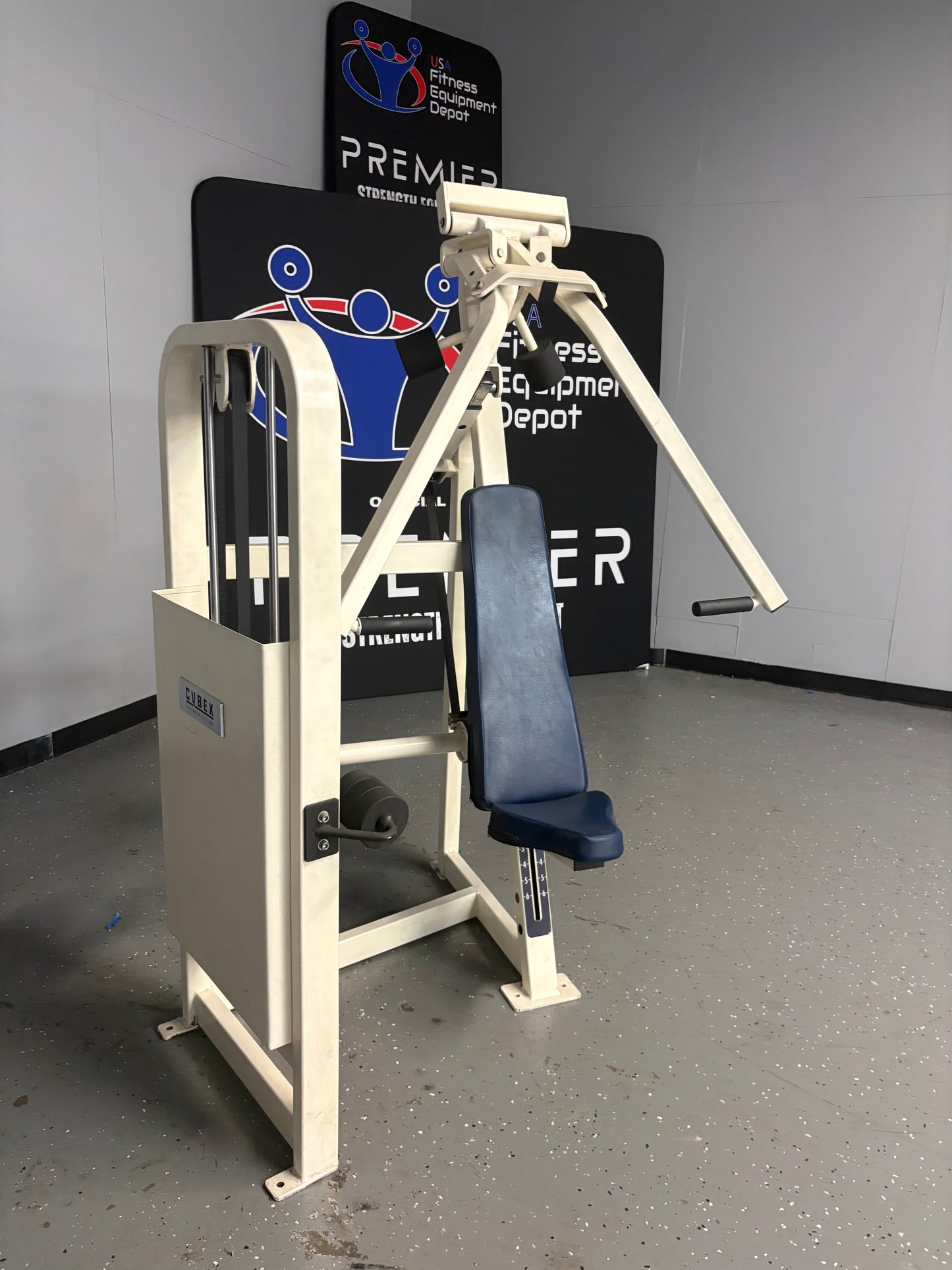 Cybex VR2 Chest Press