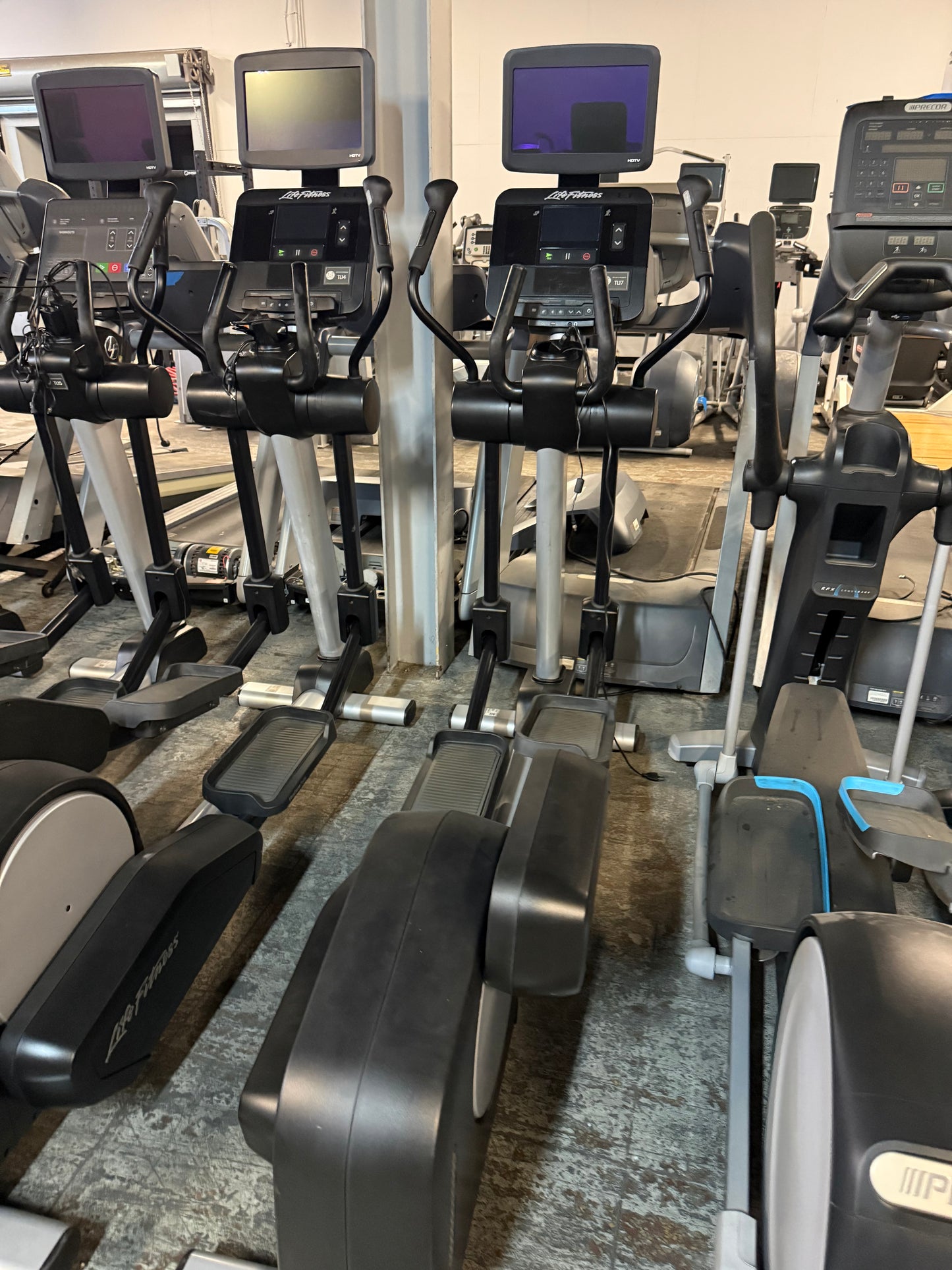 Life Fitness Cross Trainer Integrity Series *Refurbished*