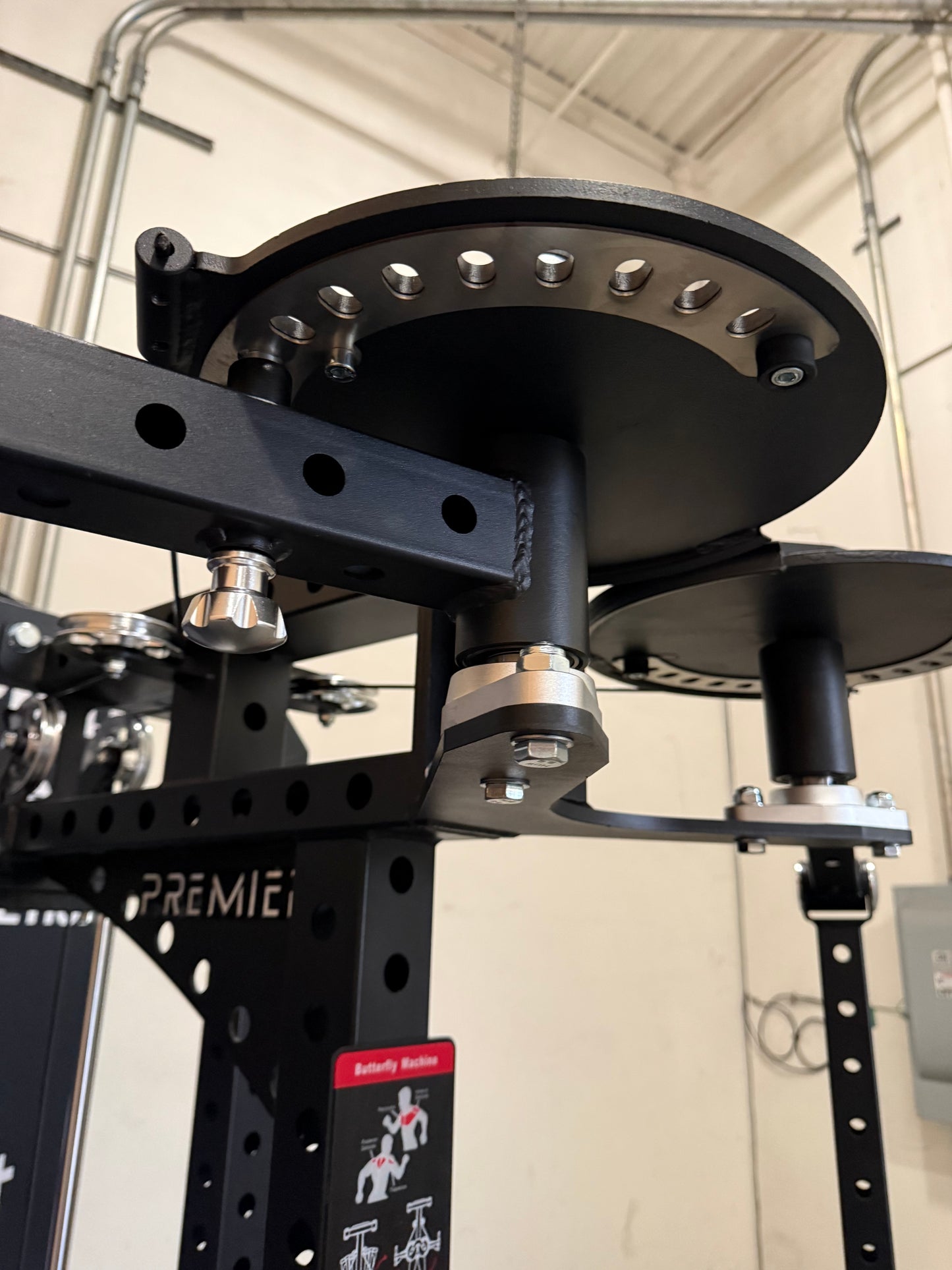 Máquina de aperturas y deltoides posteriores Premier Strength Serie Bravo *NUEVO*