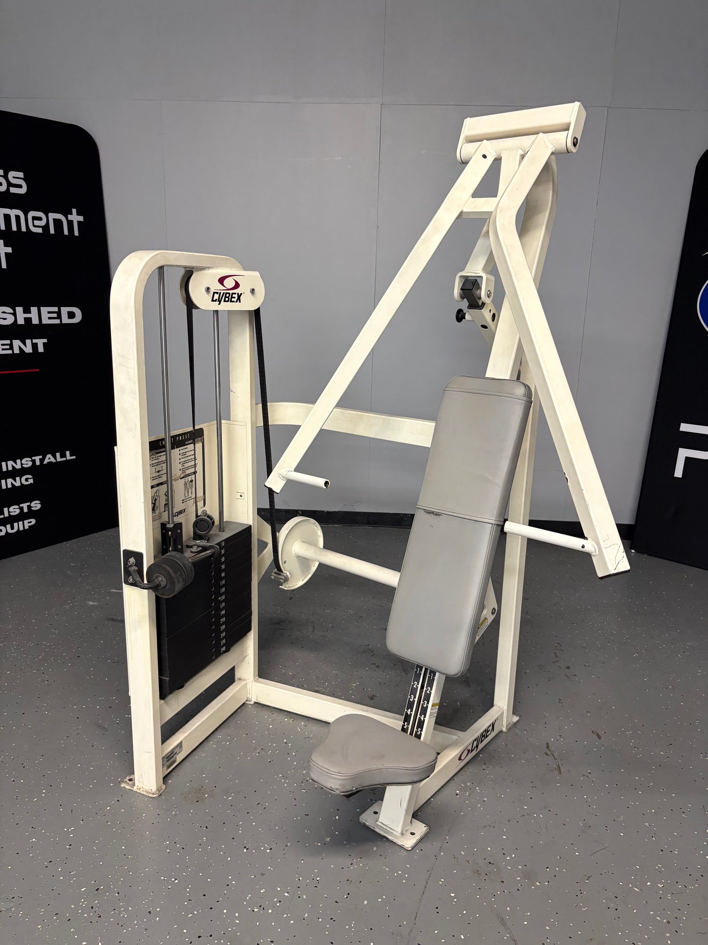 Cybex VR2 Chest Press