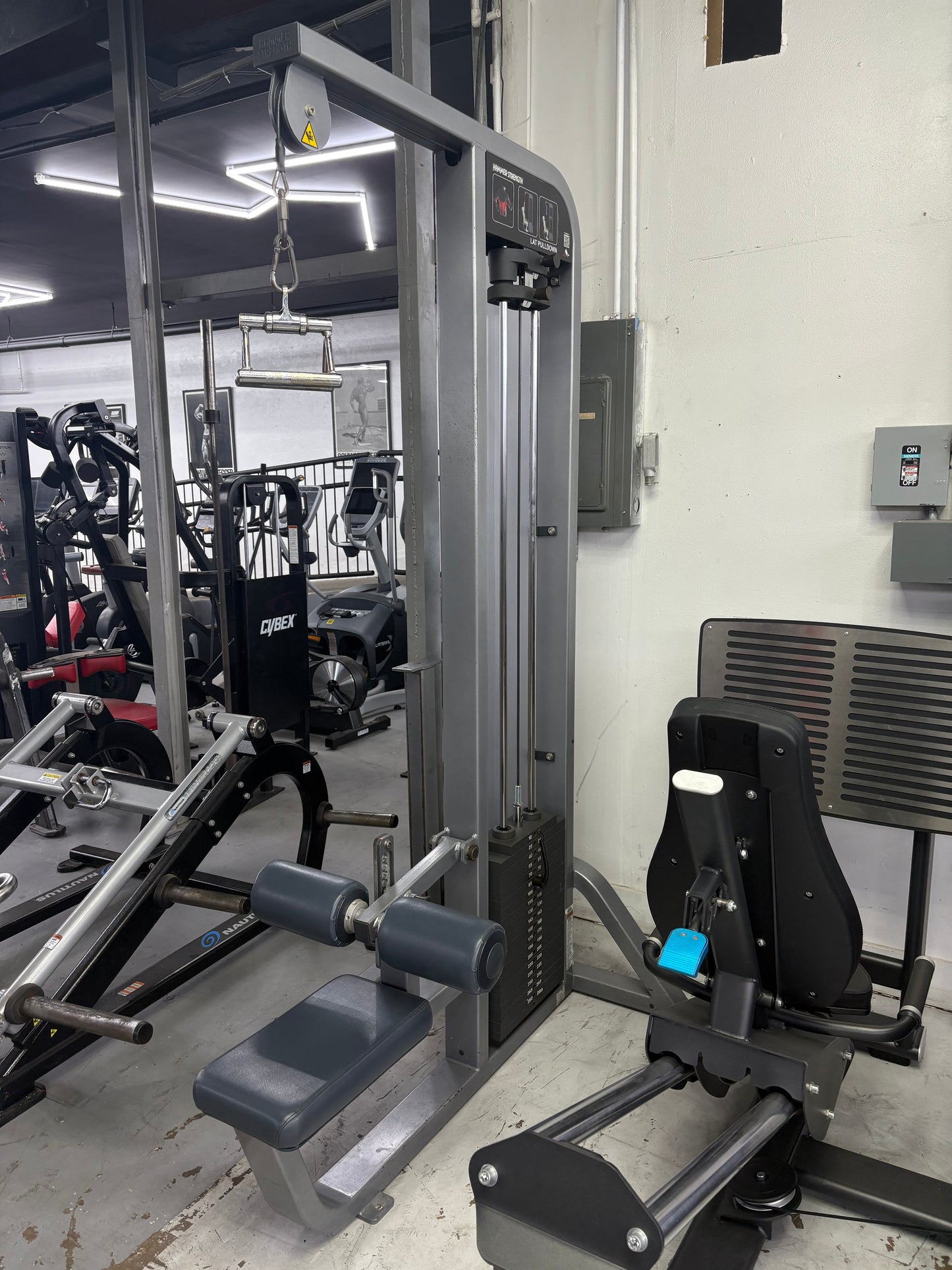 Hammer Strength Lat Pulldown *REFURBISHED*