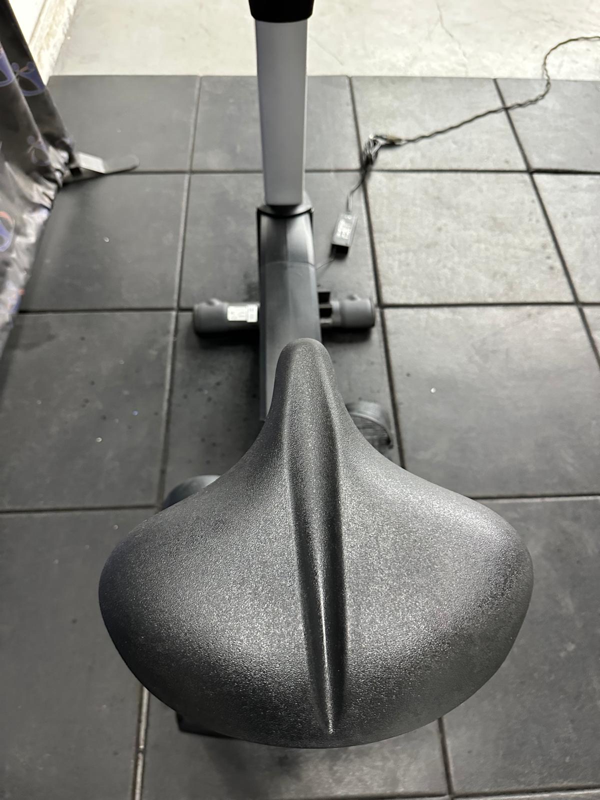 Life Fitness 95C Discover SE Upright Bike *REFURBISHED*