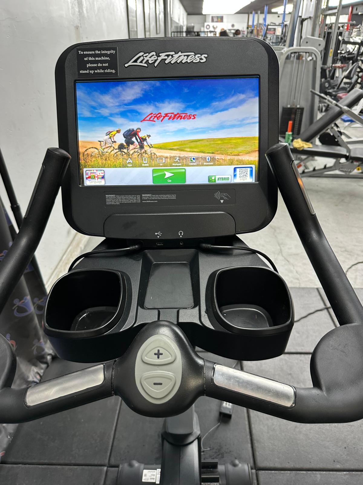 Life Fitness 95C Discover SE Upright Bike *REFURBISHED*