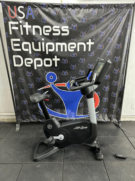 Life Fitness 95C Discover SE Upright Bike *REFURBISHED*