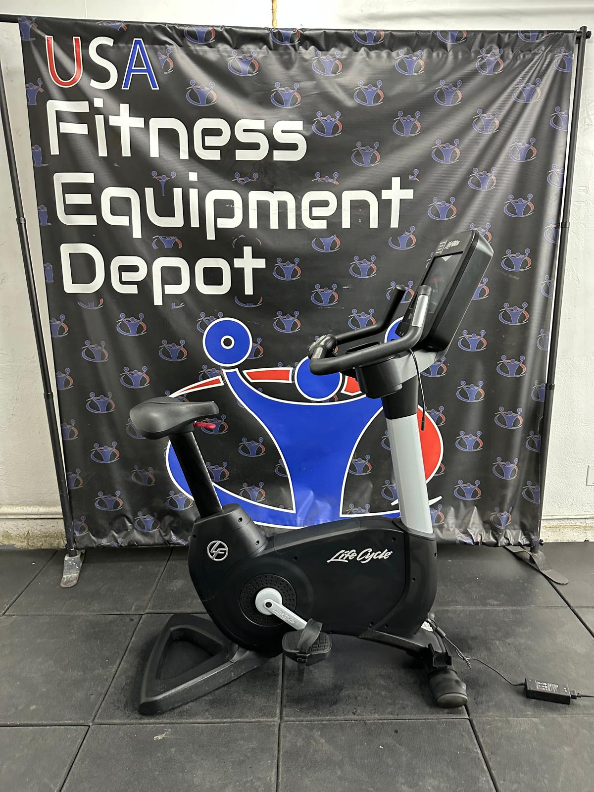 Life Fitness 95C Discover SE Upright Bike *REFURBISHED*