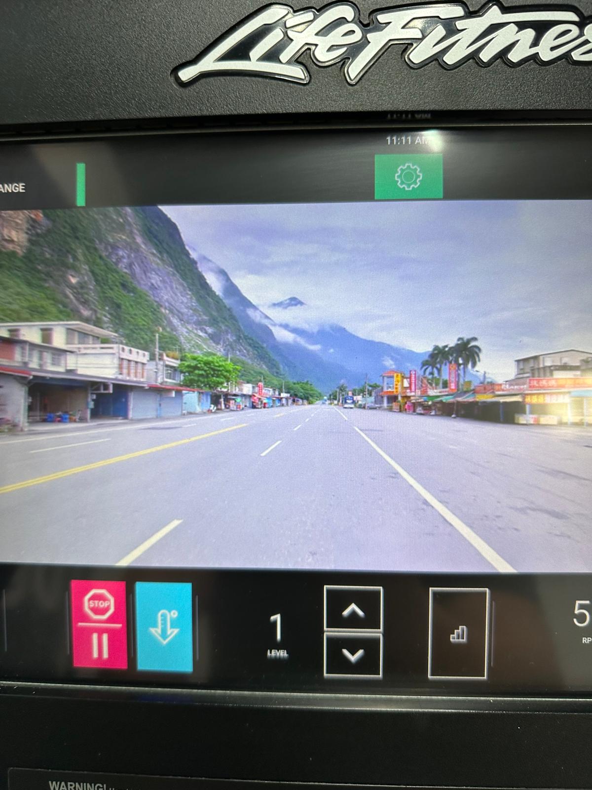 Life Fitness 95C Discover SE3 Upright Bike *REFURBISHED*