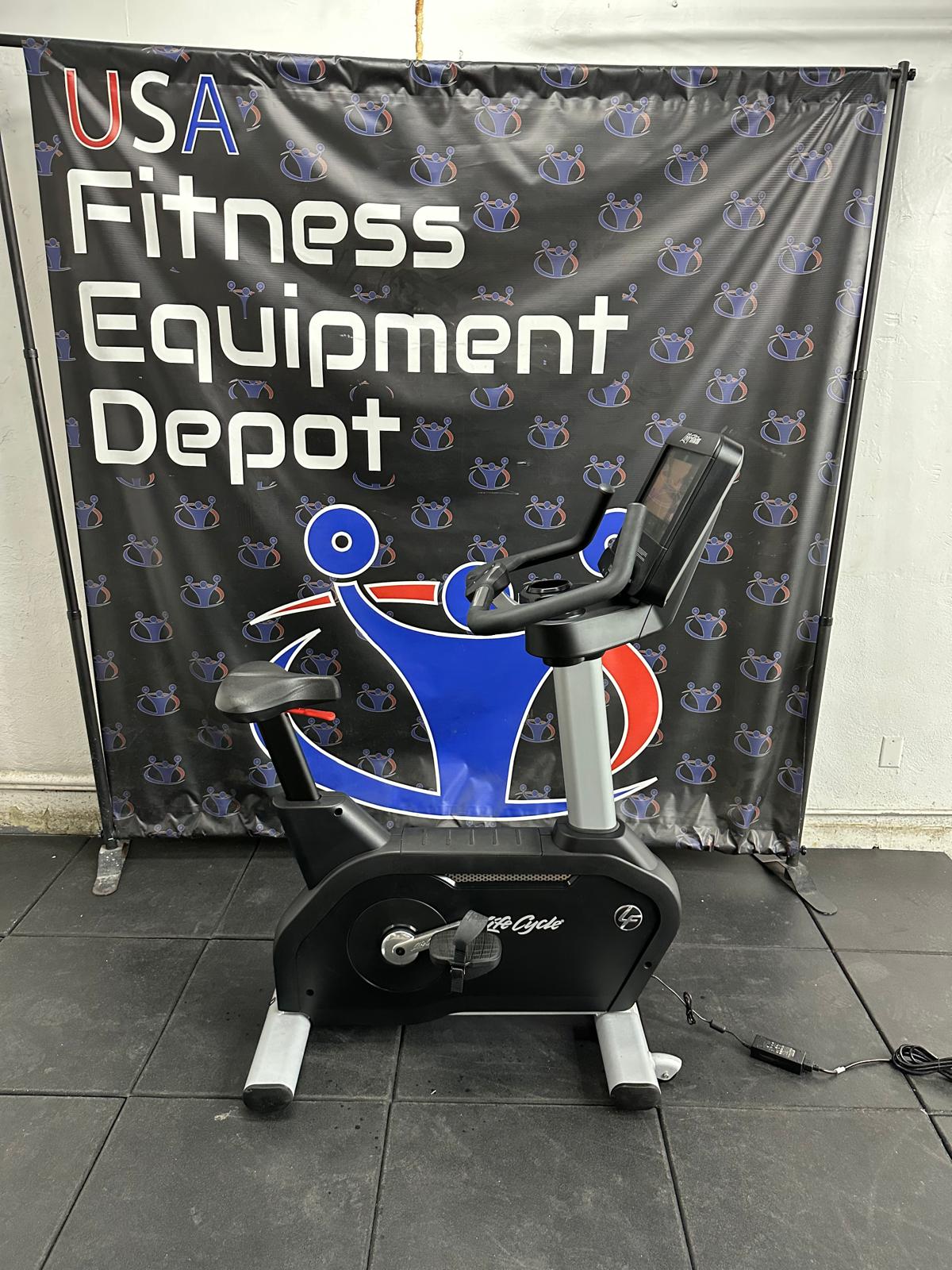 Life Fitness 95C Discover SE3 Upright Bike *REFURBISHED*