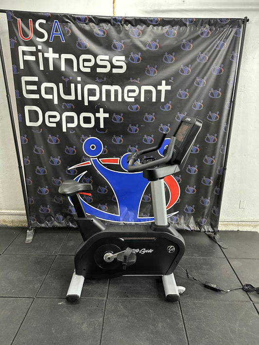 Life Fitness 95C Discover SE3 Upright Bike *REFURBISHED*