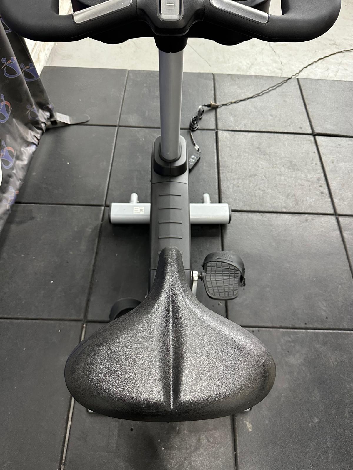 Life Fitness 95C Discover SE3 Upright Bike *REFURBISHED*
