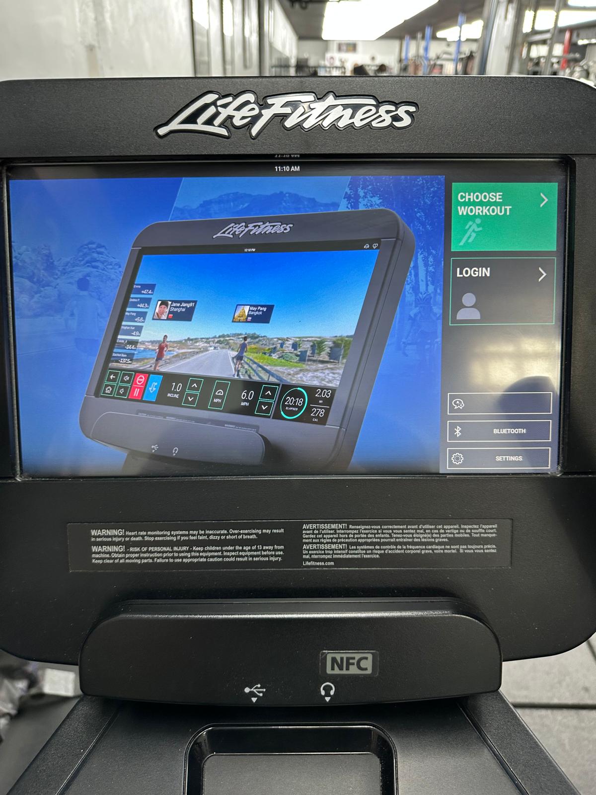 Life Fitness 95C Discover SE3 Upright Bike *REFURBISHED*