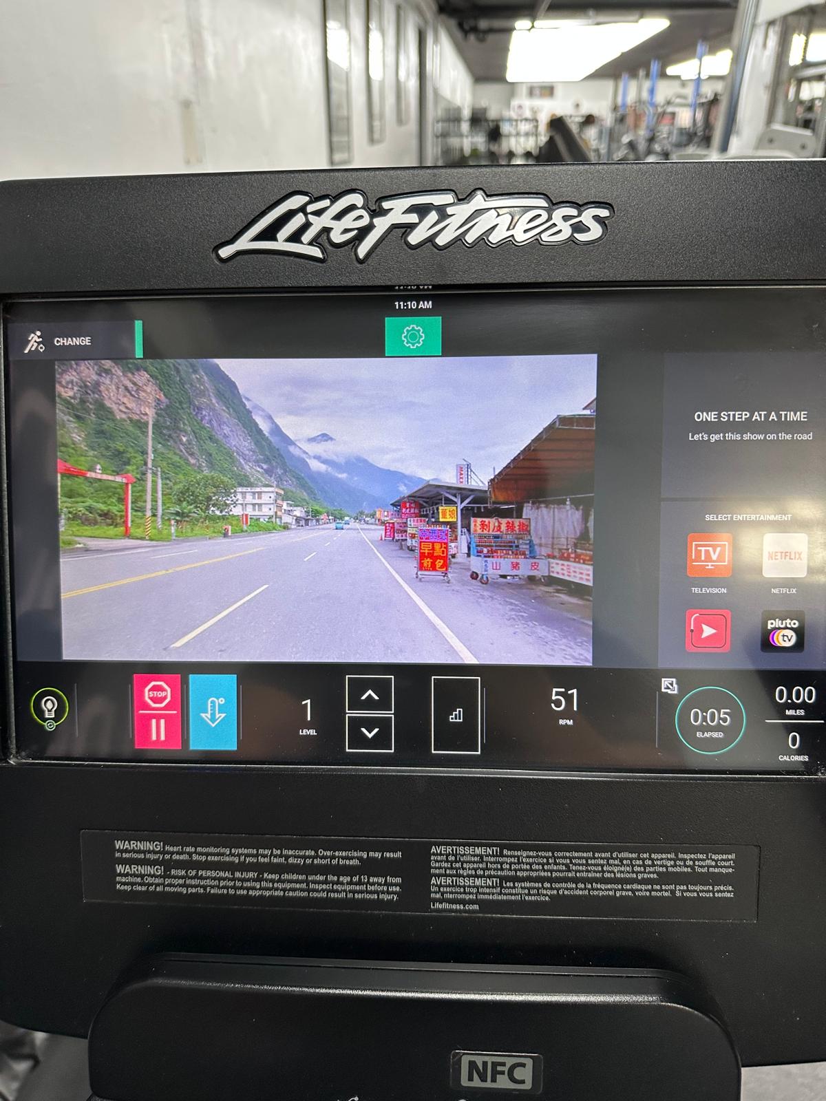 Life Fitness 95C Discover SE3 Upright Bike *REFURBISHED*