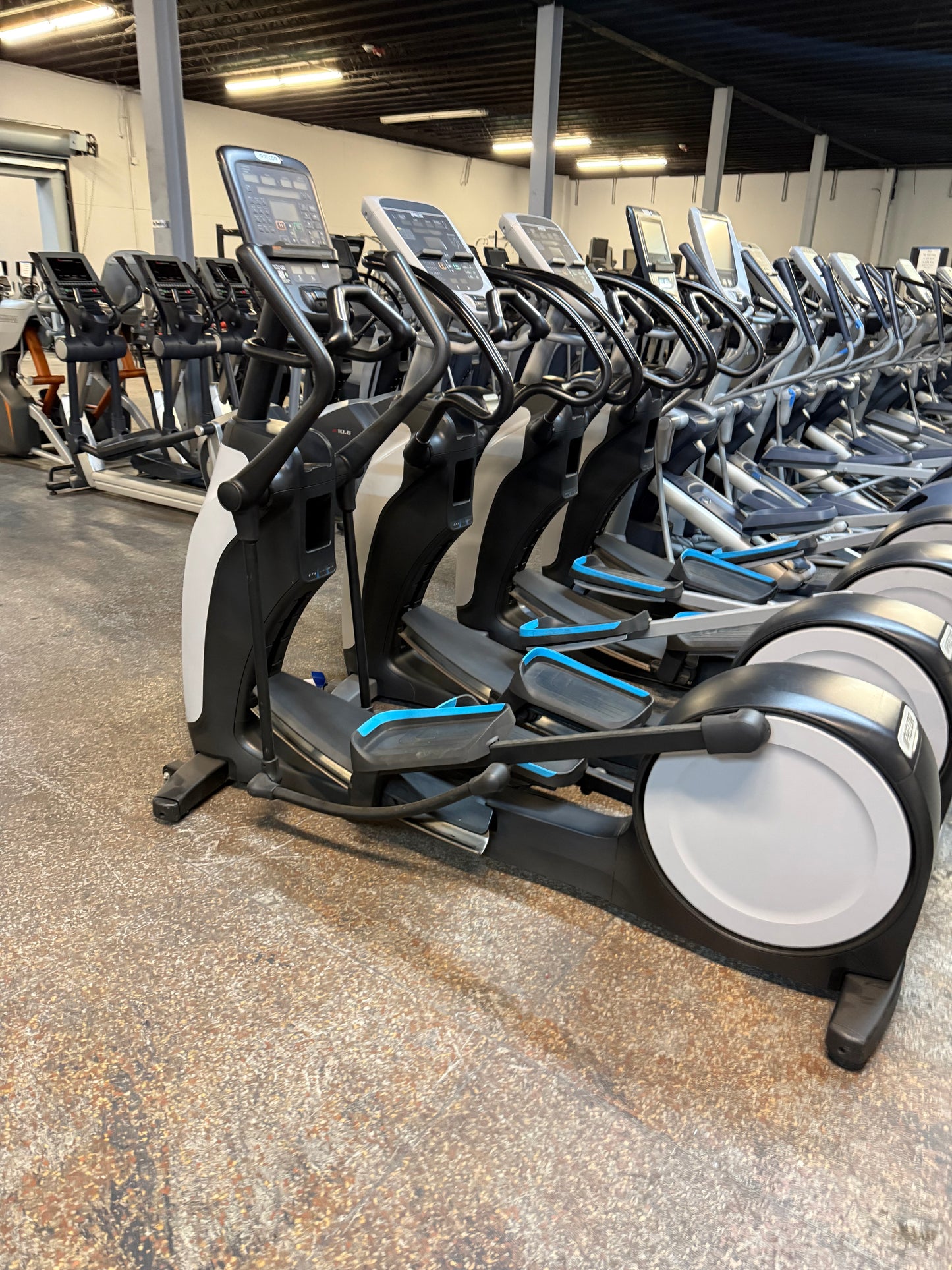 Precor EFX 835 Converging Ramp Total Body Elliptical w/P31 console *Refurbished*