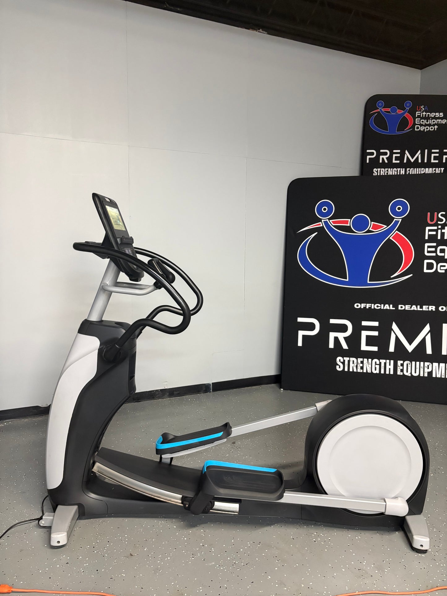 Precor EFX 883 Lower Body Converging Ramp Elliptical P62 Console *Refurbished*