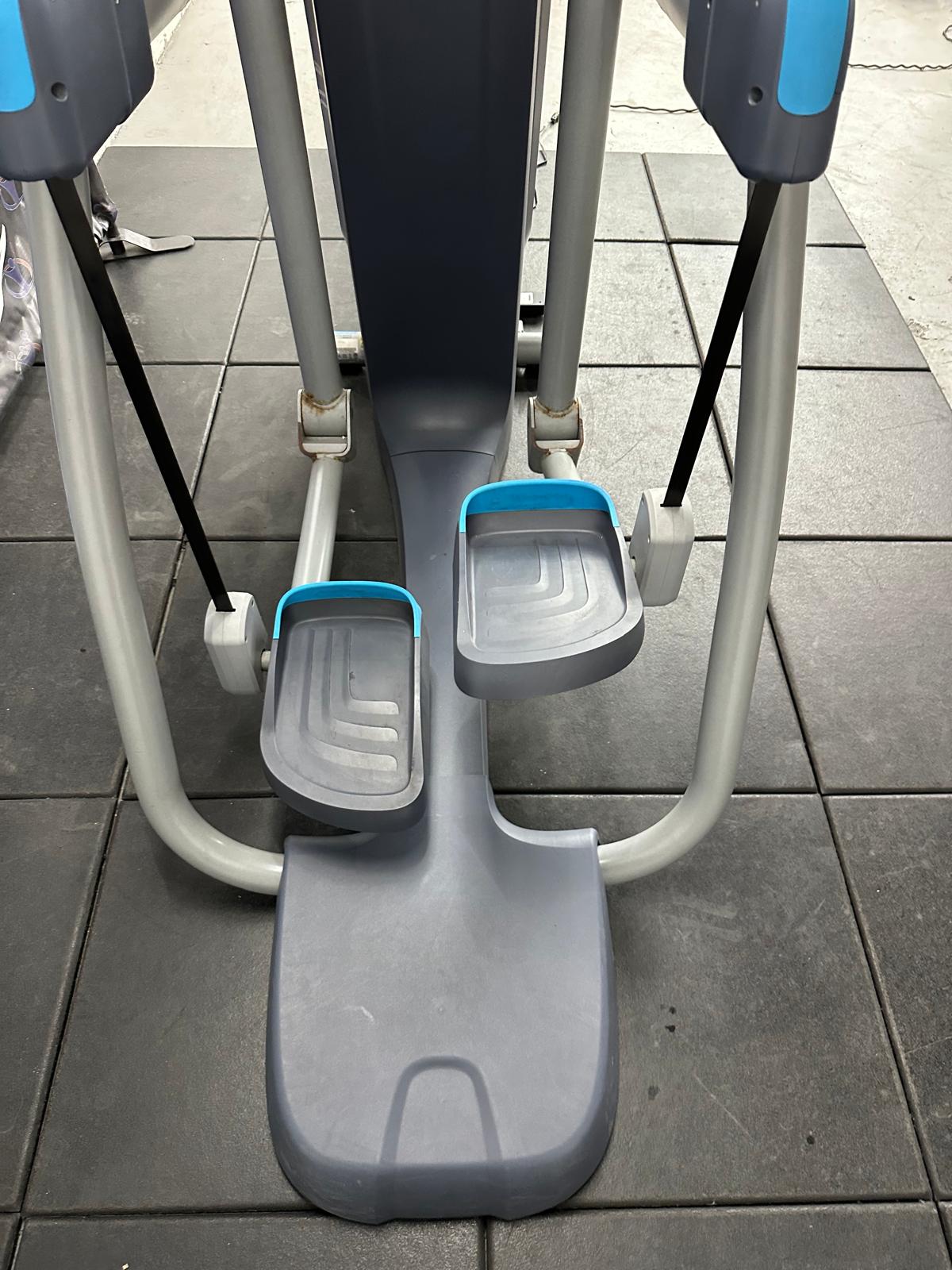 Precor AMT 885 Open Stride Trainer Elliptical w/P82 *REFURBISHED*