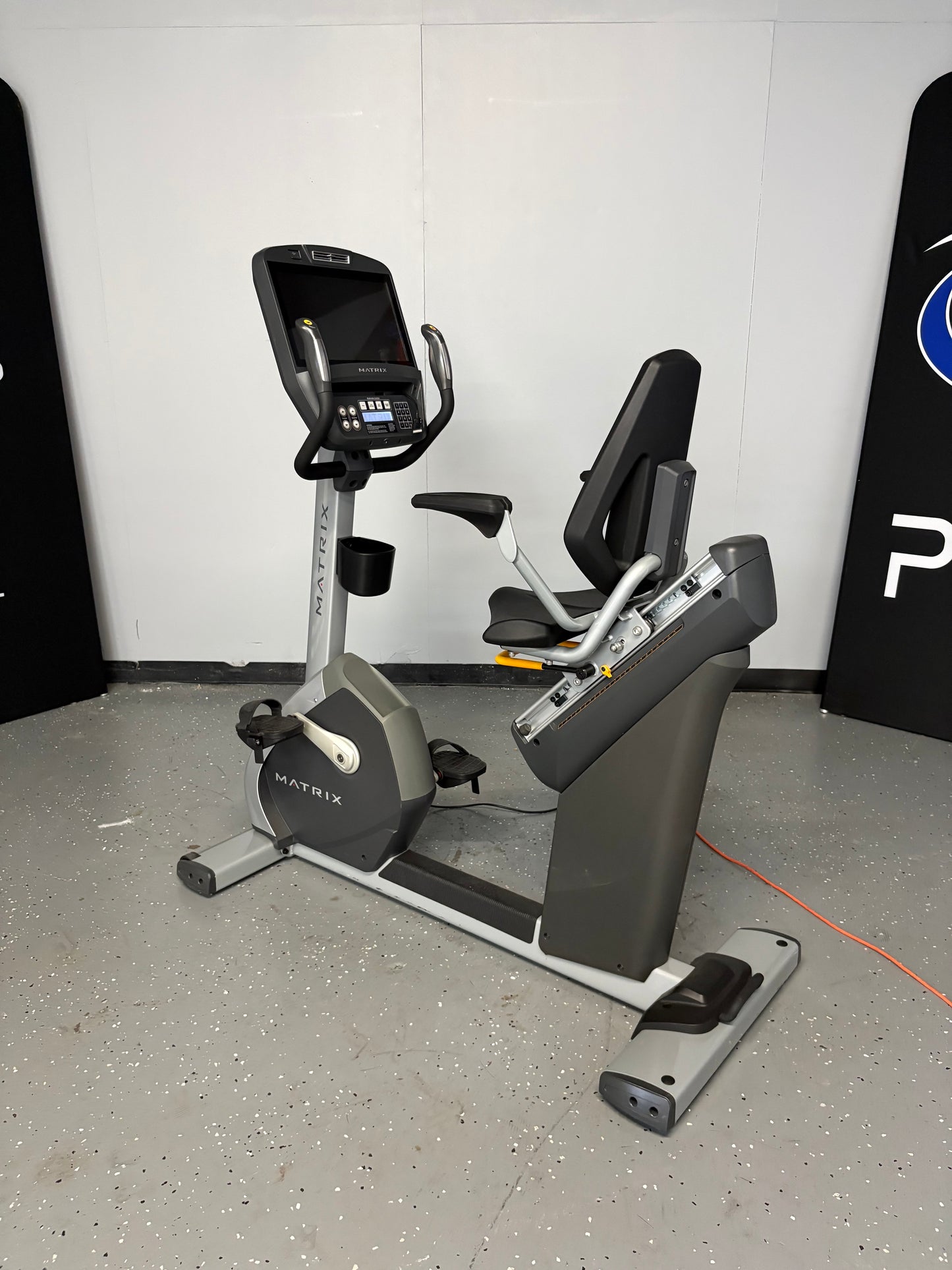 Matrix Fitness H5x Hybrid Bike w/ Touchscreen *Refurbished*