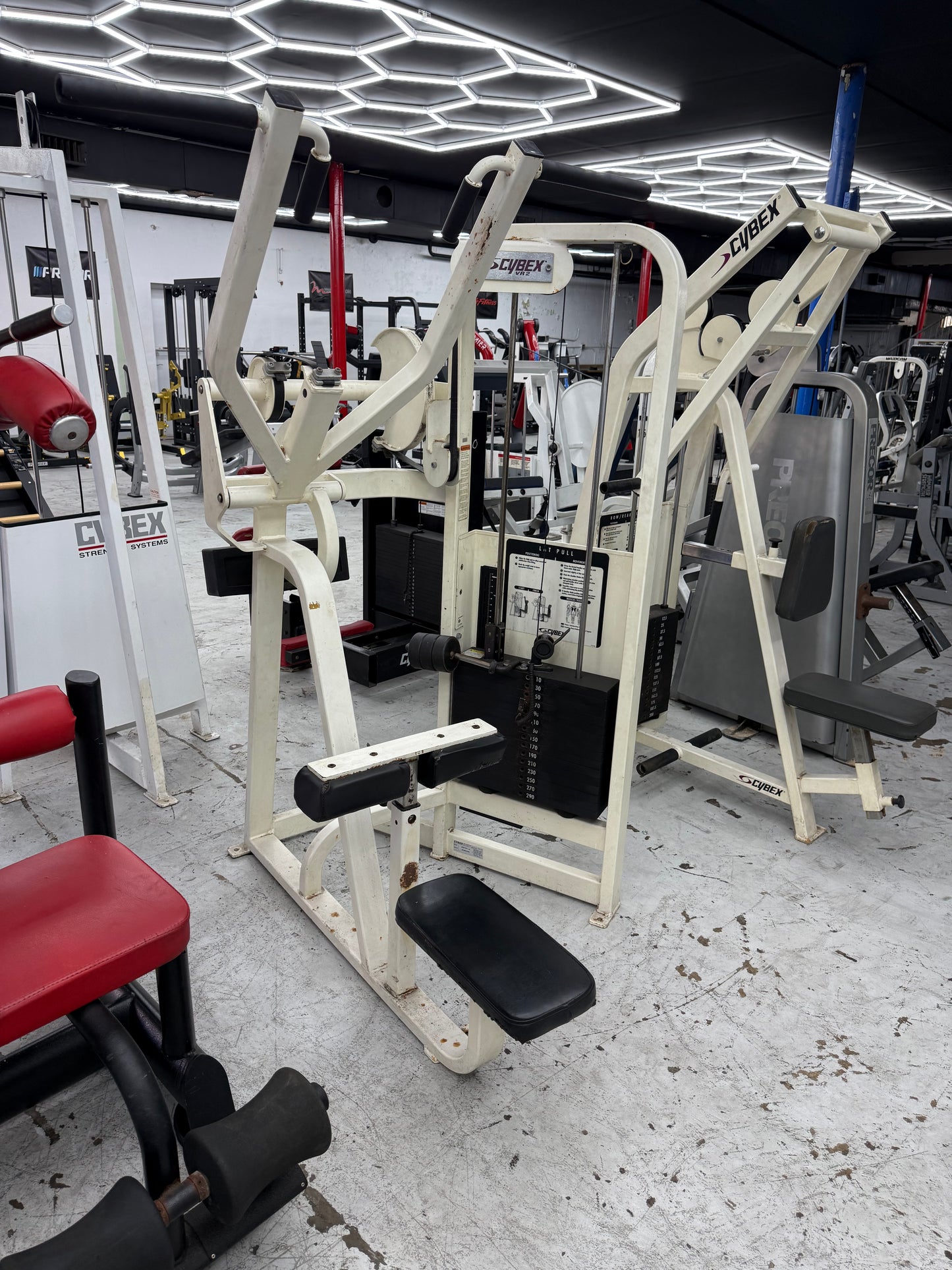 Cybex VR2 Lat Pulldown