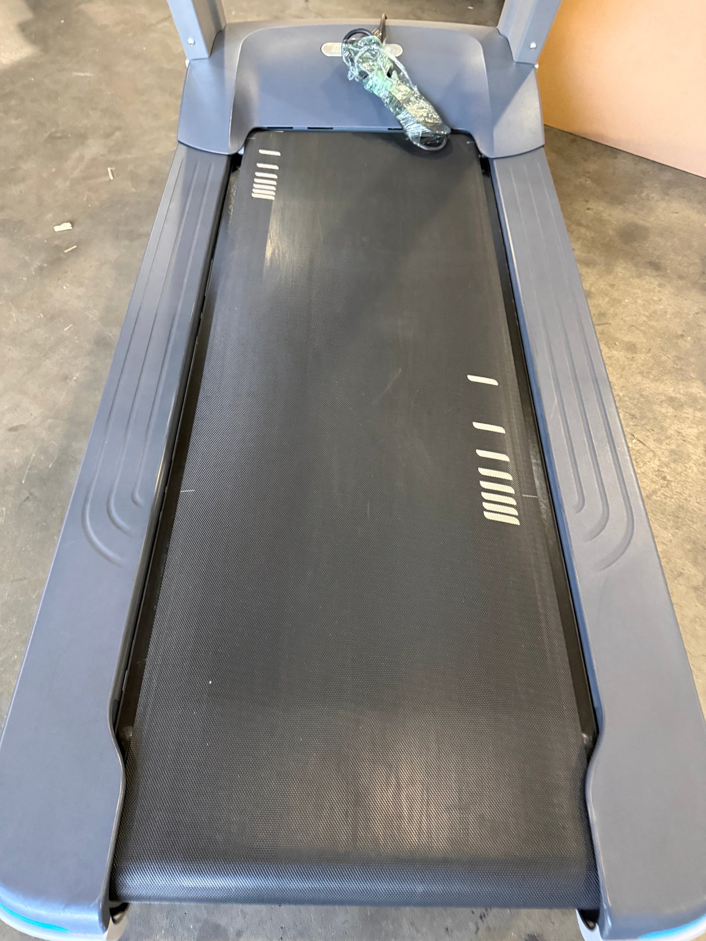 Precor TRM 811 Treadmill w/P10 Console *Refurbished*