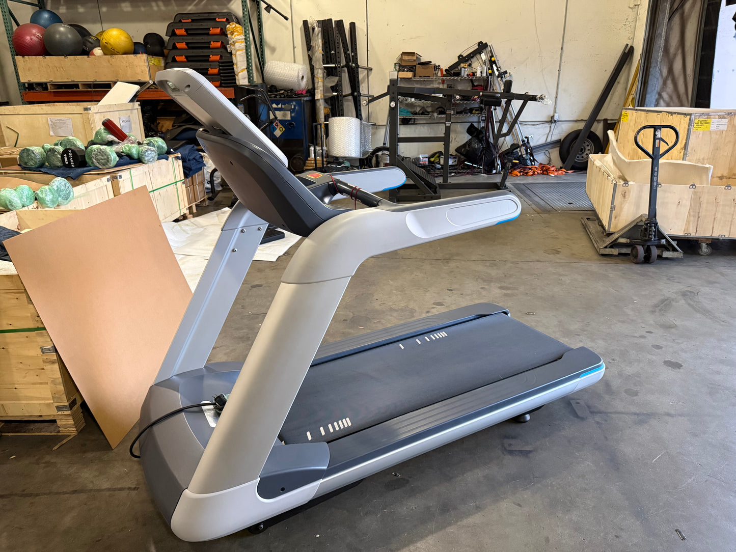 Precor TRM 811 Treadmill w/P10 Console *Refurbished*