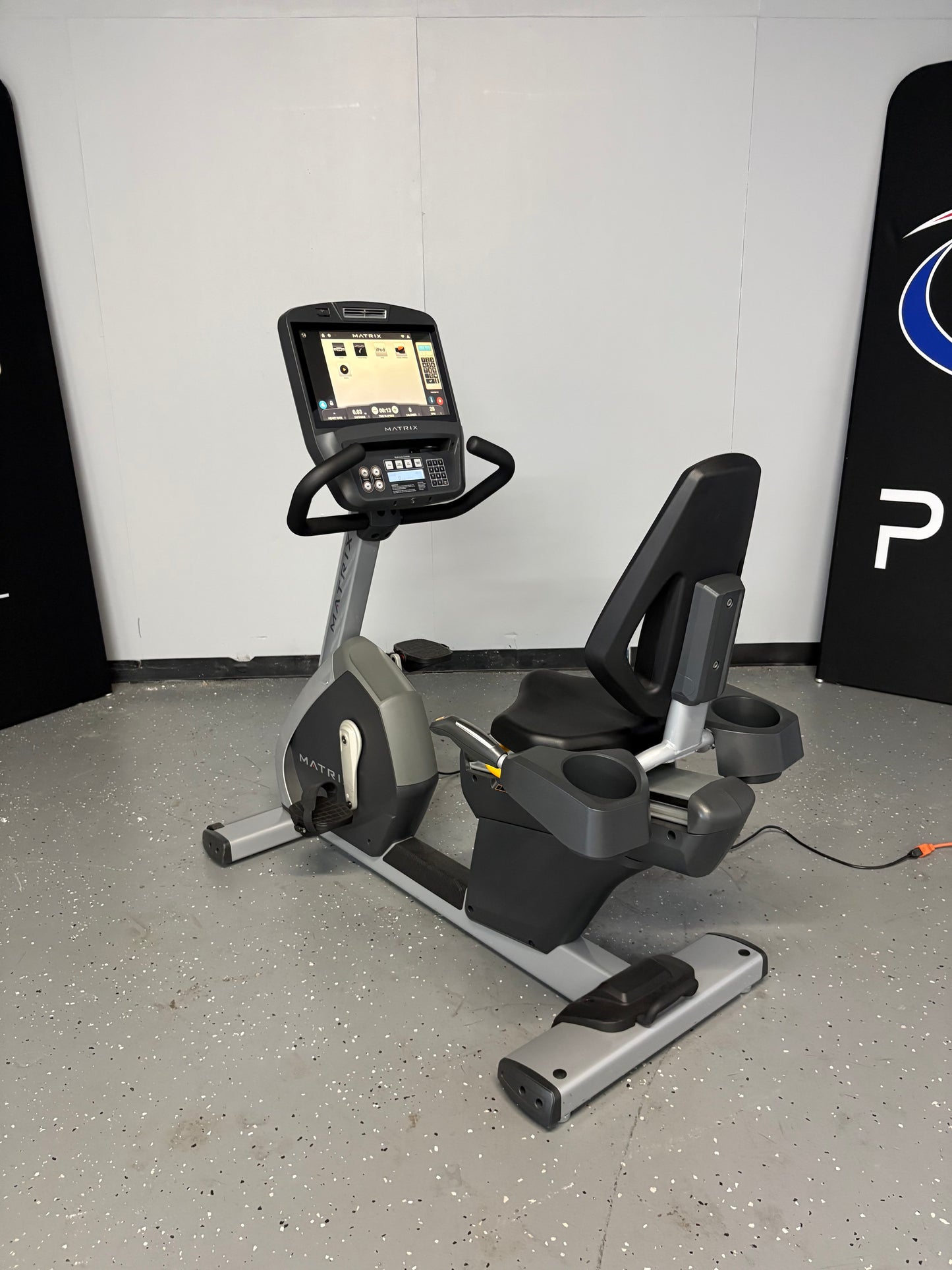 Matrix Fitness R5x Recumbent Bike w/Touchscreen *Refurbished*