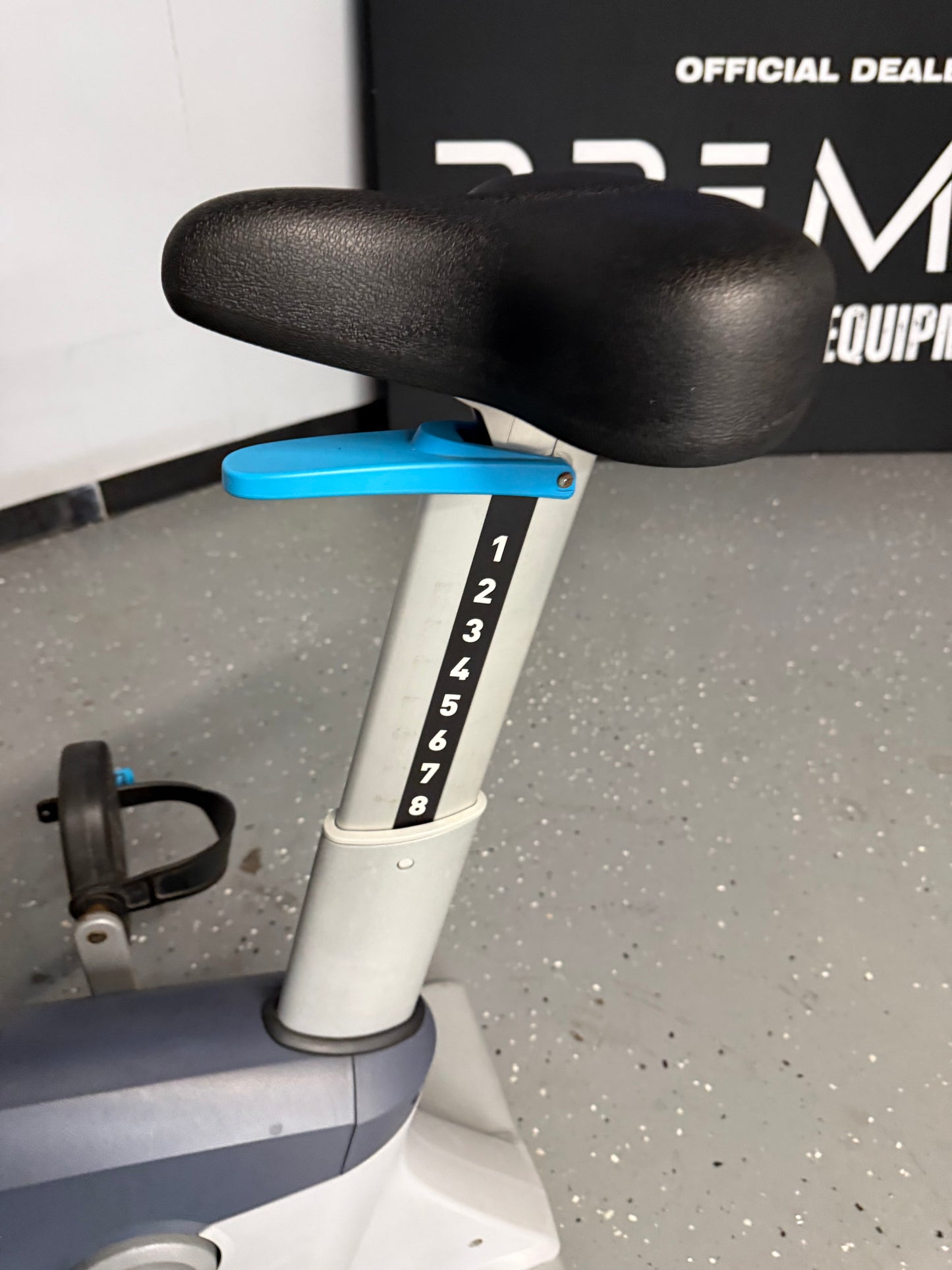 Precor UBK 885 Upright Bike w/P62 Console *Refurbished*
