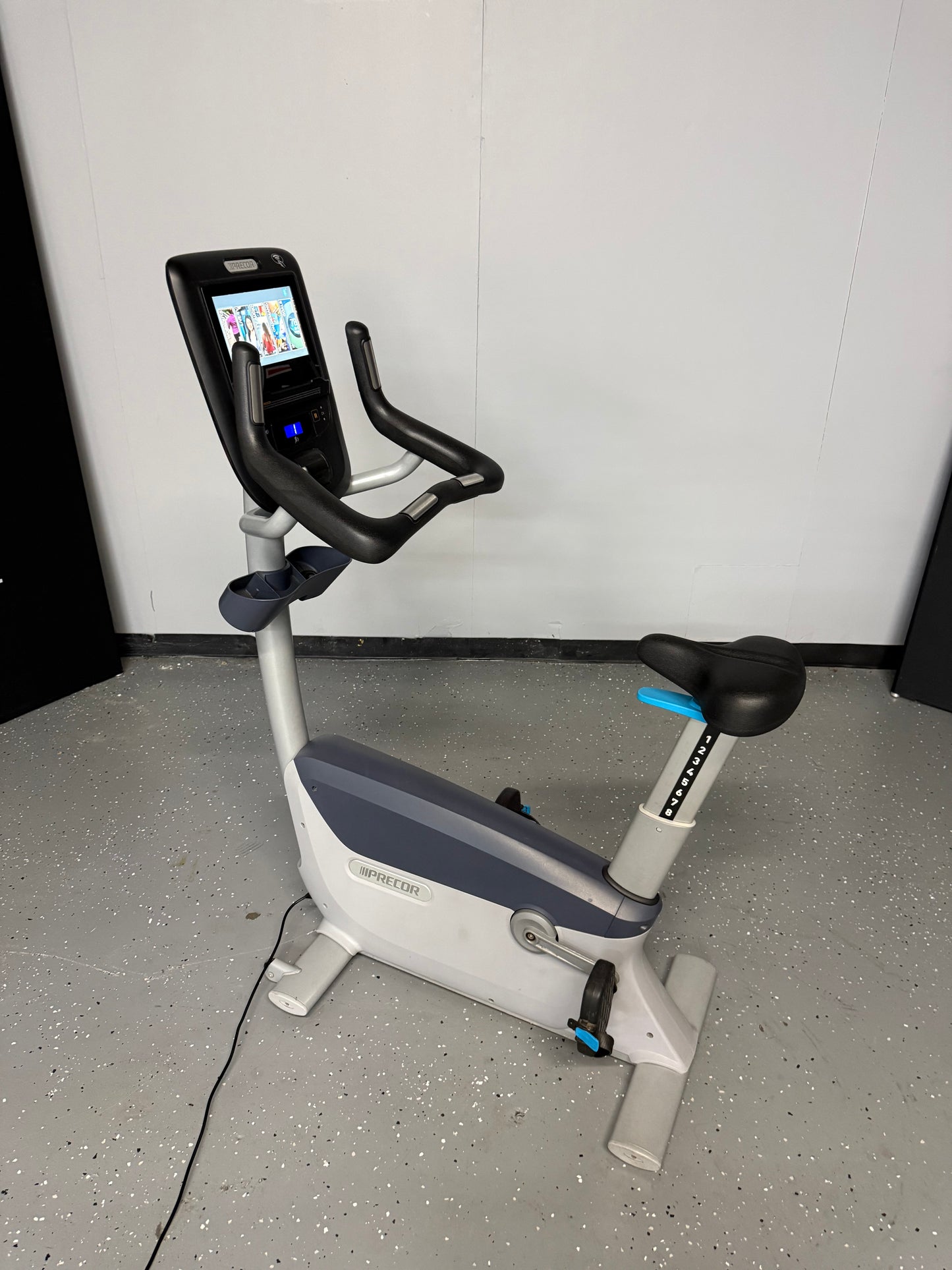 Precor UBK 885 Upright Bike w/P62 Console *Refurbished*