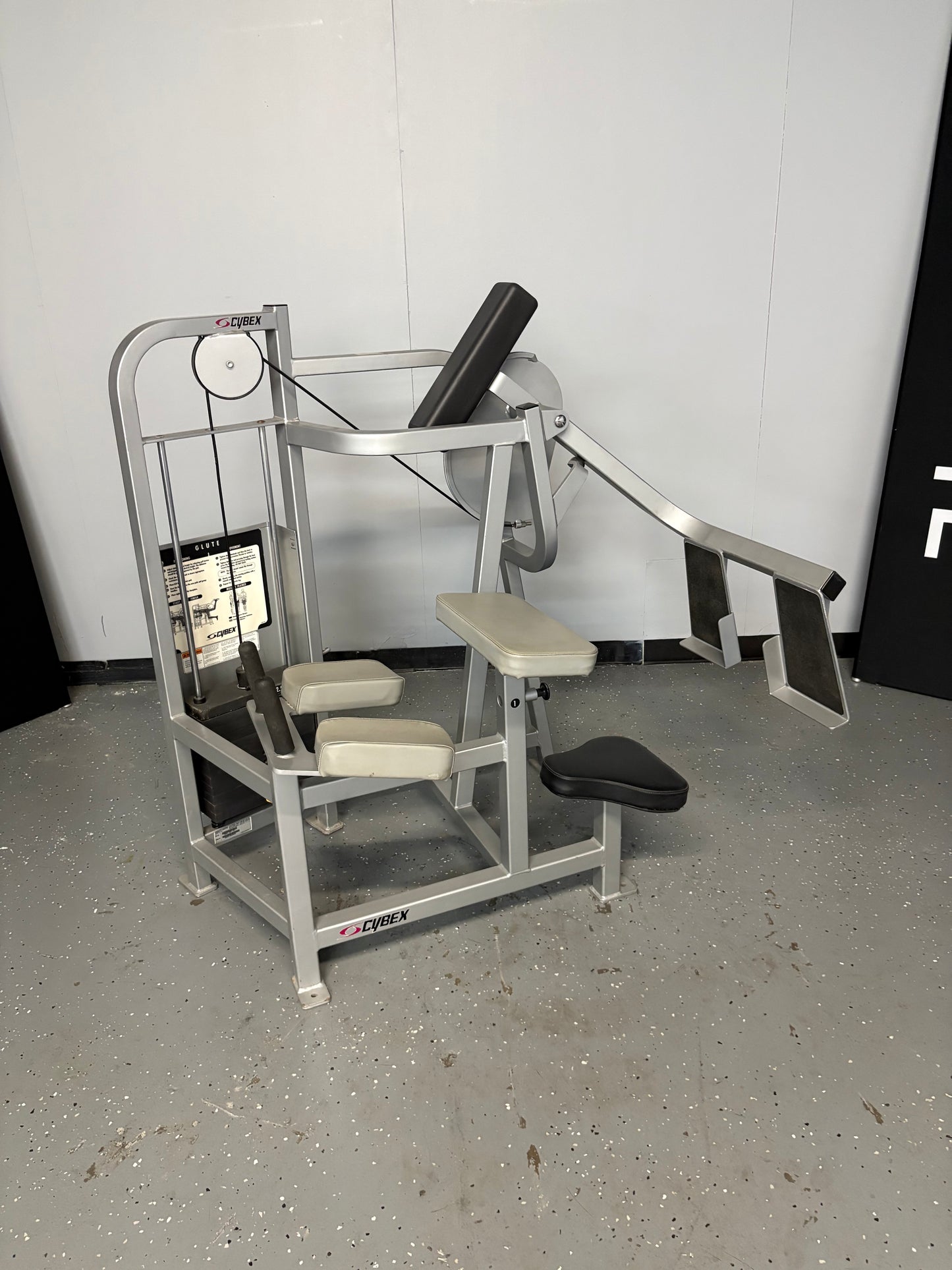 Cybex Classic Series Glute Kickback