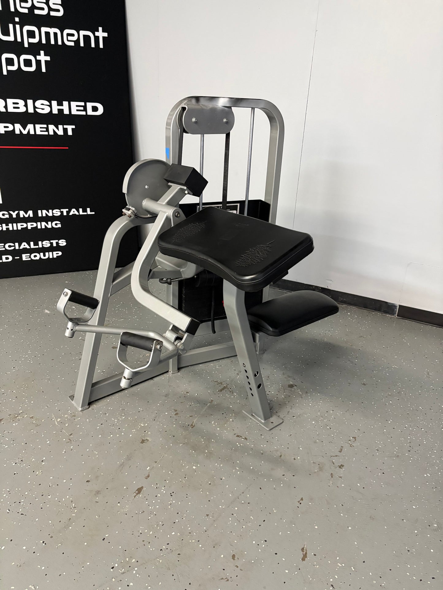 Cybex VR2 Rotary Bicep Curl