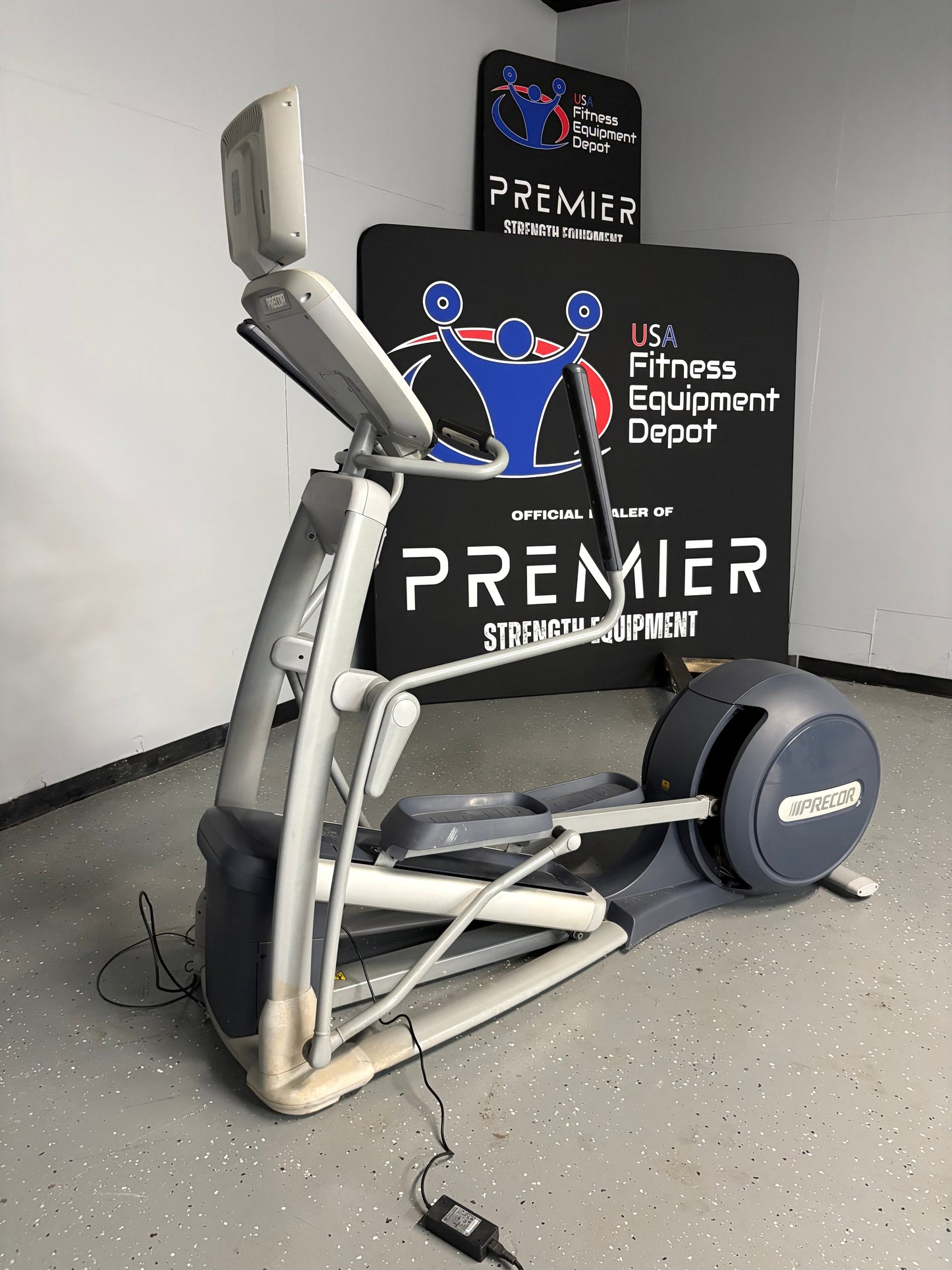 Precor EFX 825 Total Body Elliptical *Refurbished*