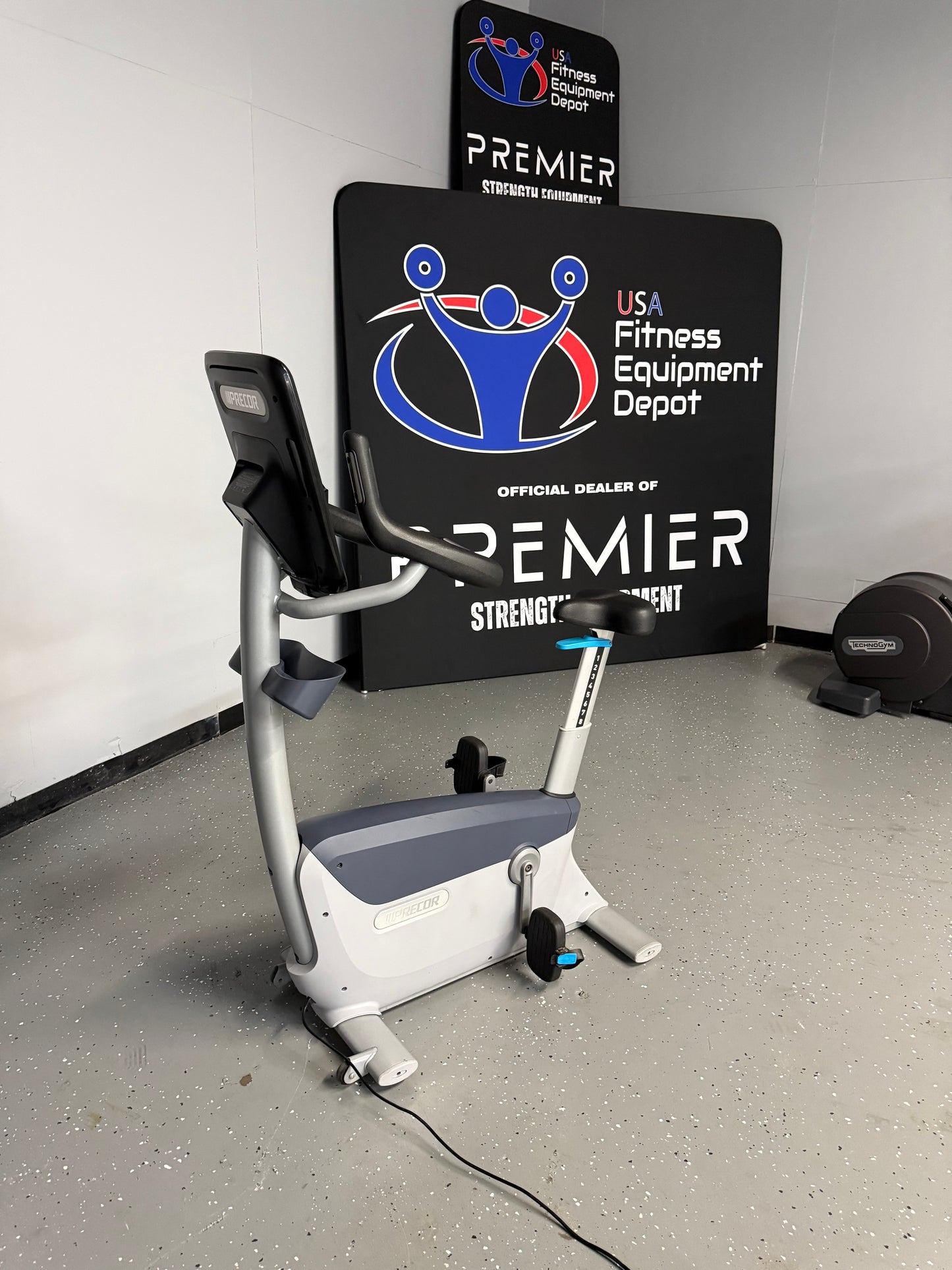 Precor UBK 885 Upright Bike w/P62 Console *Refurbished*