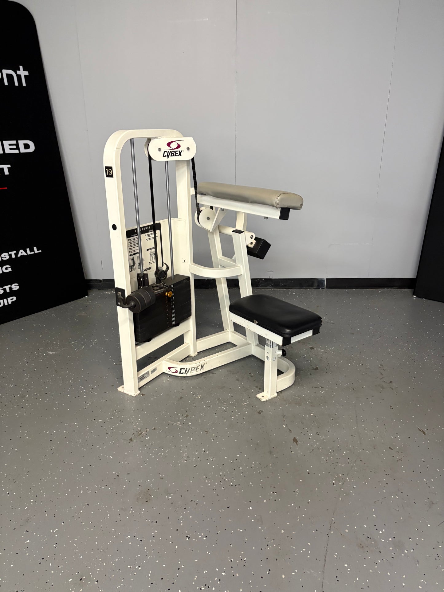 Cybex VR2 Abdominal Crunch