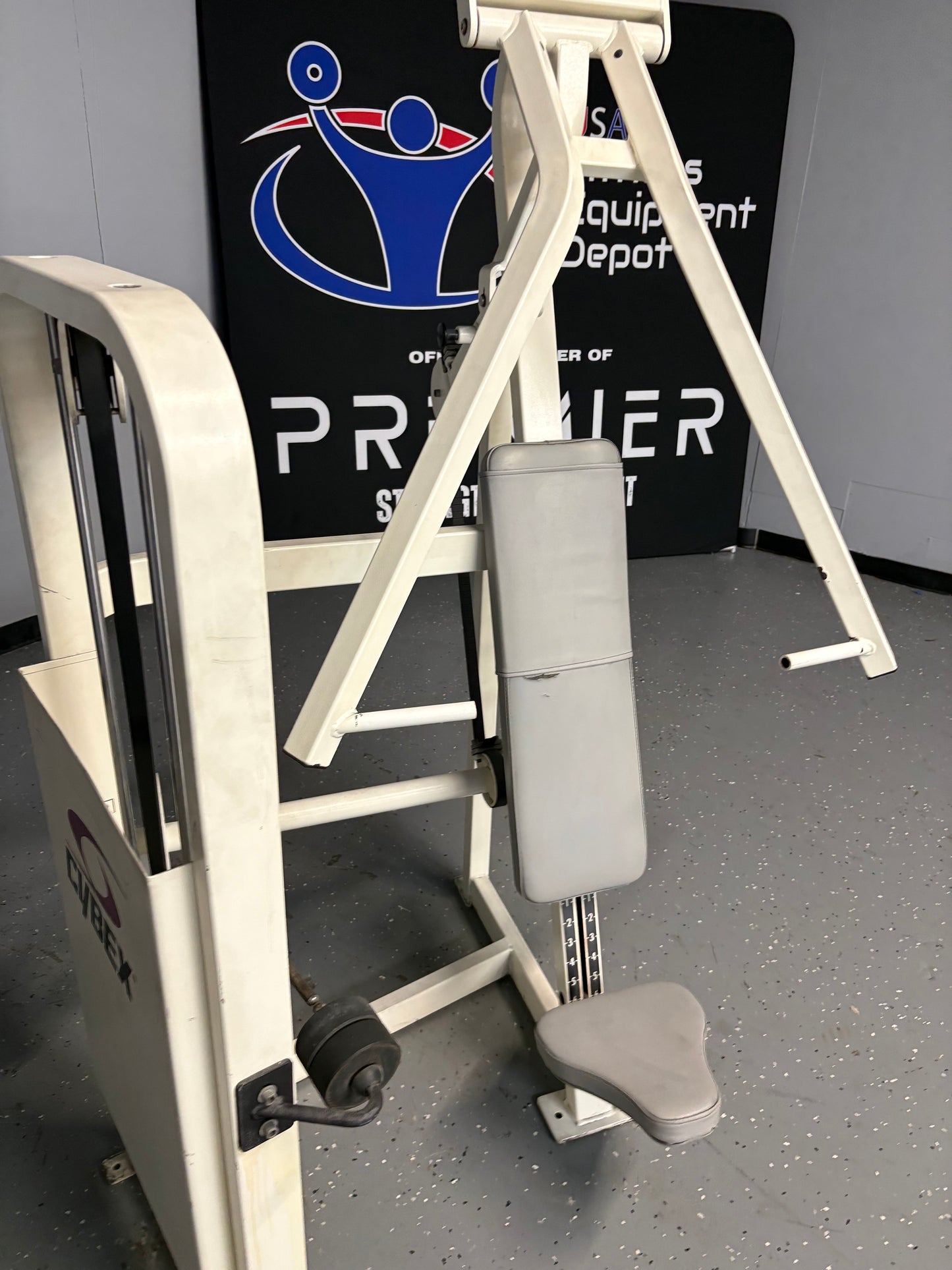 Cybex VR2 Chest Press