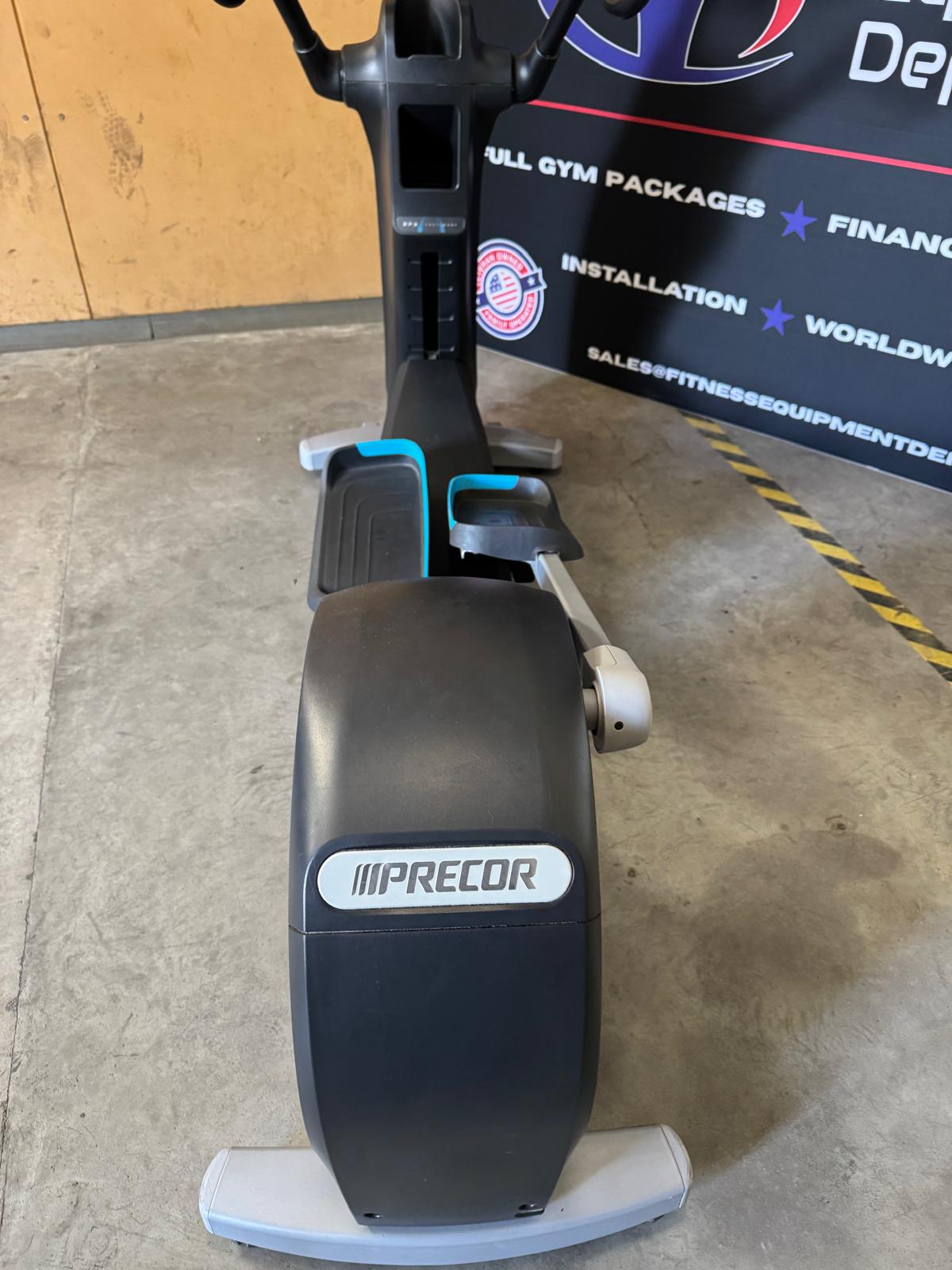 Precor EFX 833 Lower Body Elliptical Converging Ramp P30 Console *REFURBISHED*