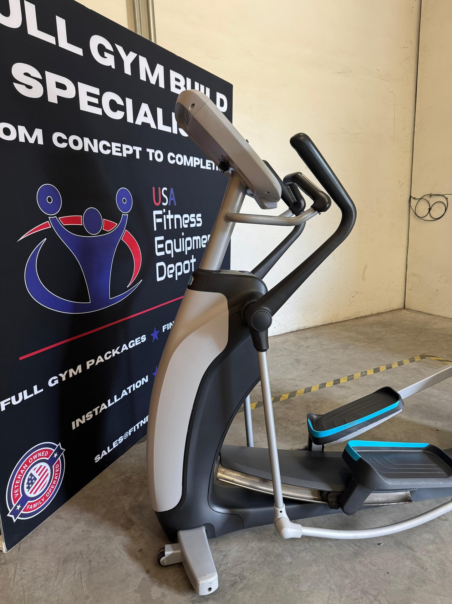 Precor EFX 835 Total Body Elliptical Converging Ramp P30 Console *REFURBISHED*