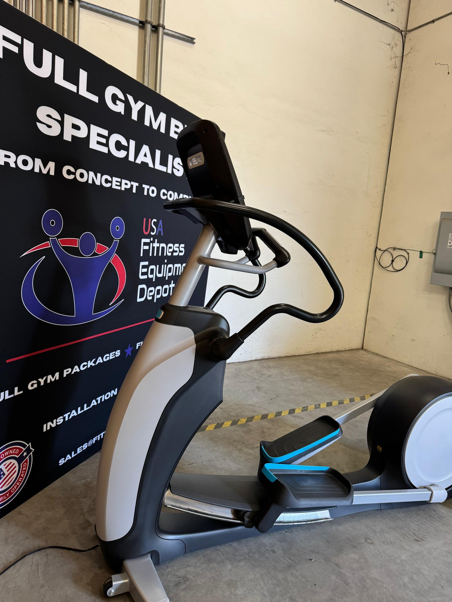 Precor EFX 883 Lower Body Elliptical Converging Ramp w/ P82 Console *REFURBISHED*