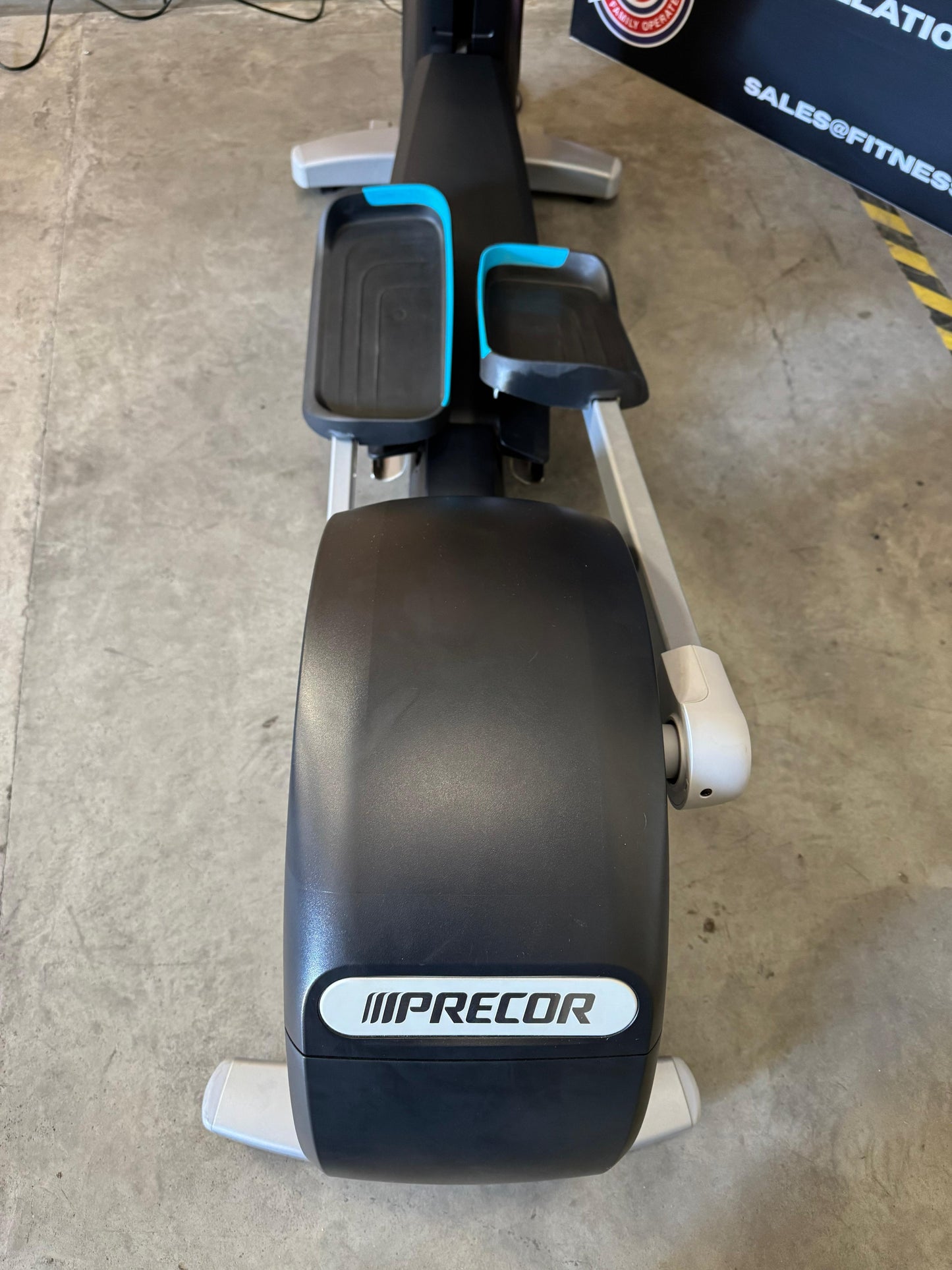 Precor EFX 883 Lower Body Elliptical Converging Ramp w/ P82 Console *REFURBISHED*