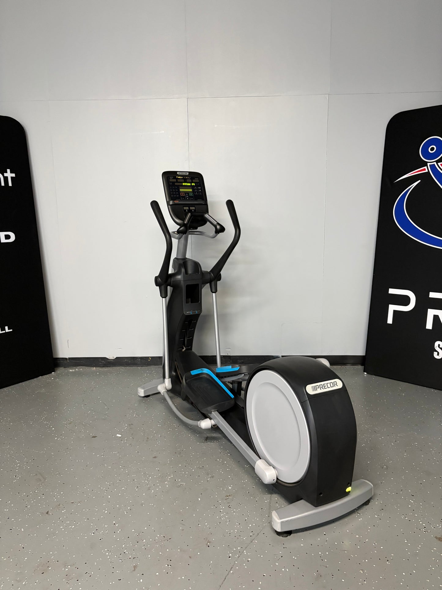 Precor EFX 835 Total Body Elliptical w/P31 Console *Refurbished*
